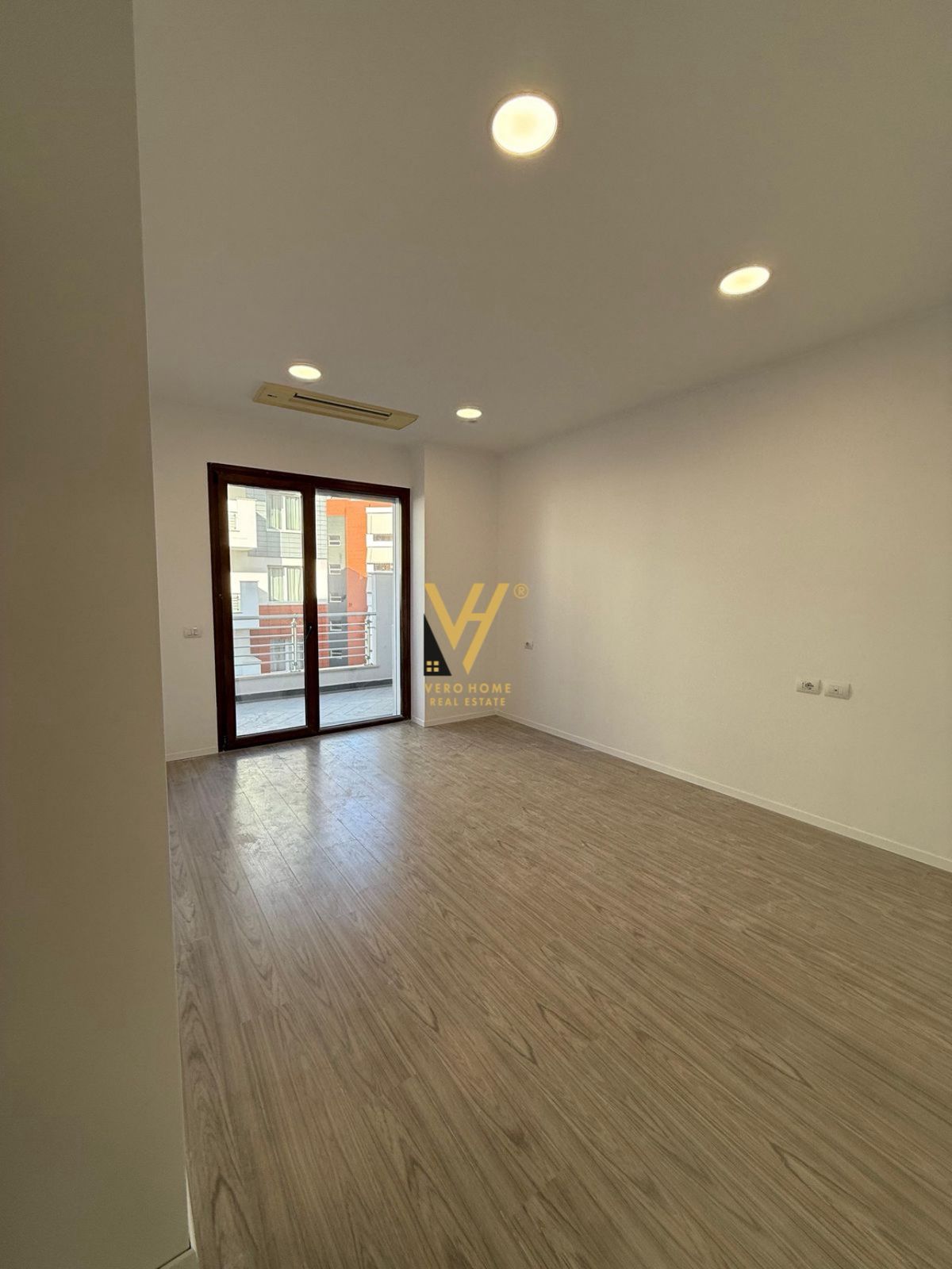 ZYRE 180 M2 QERA TE DELIJORGJI 250.000 LEKE