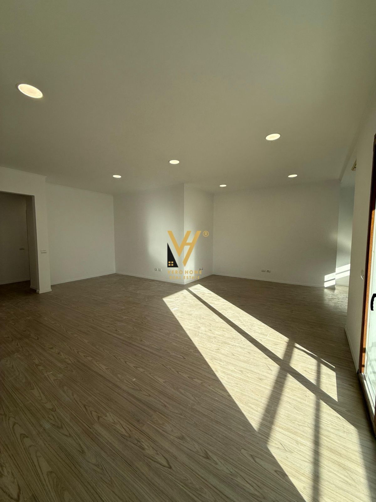 ZYRE 180 M2 QERA TE DELIJORGJI 250.000 LEKE