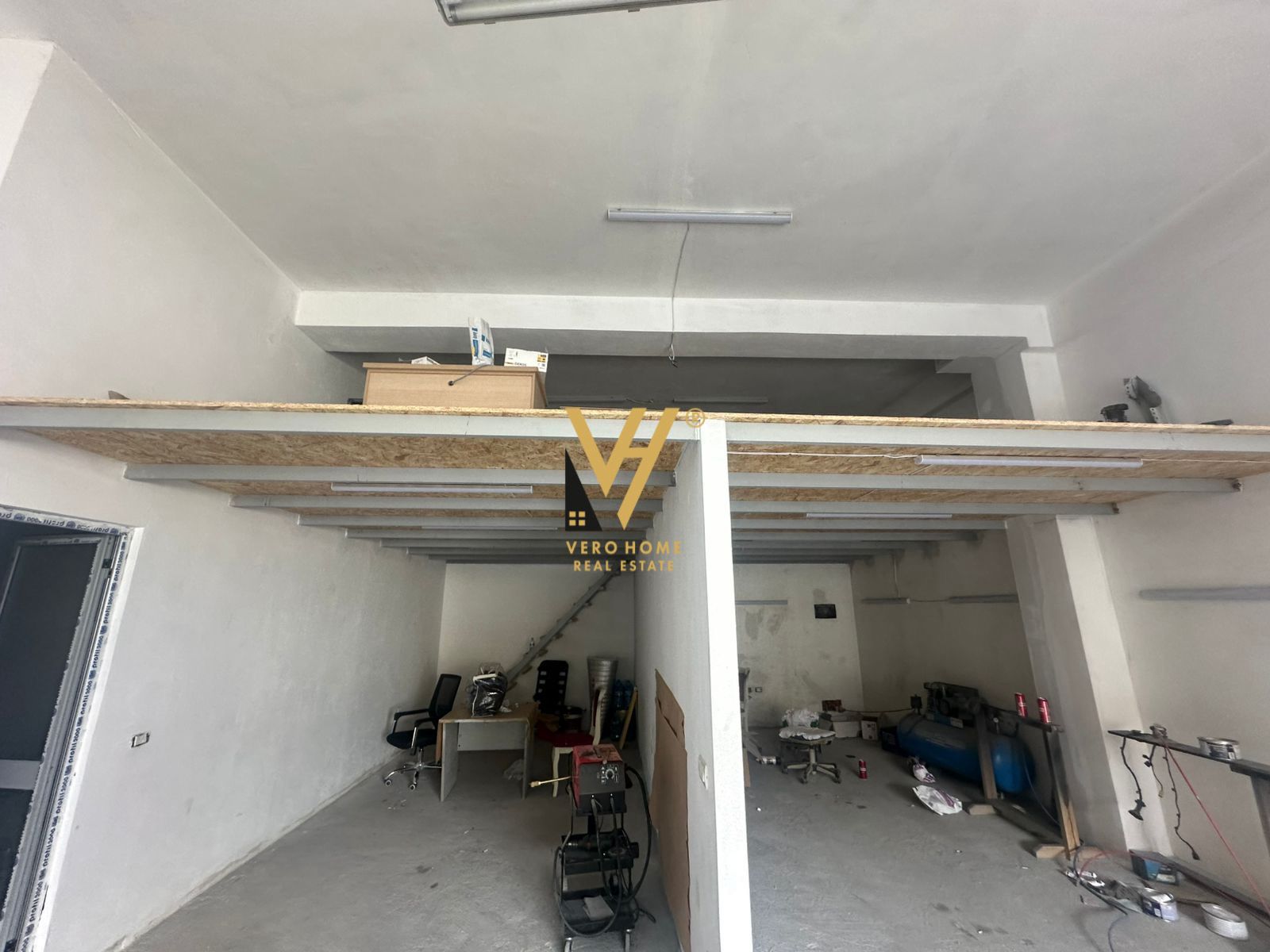 MAGAZINE 100M2 TE KODRA E DIELLIT 600 EURO