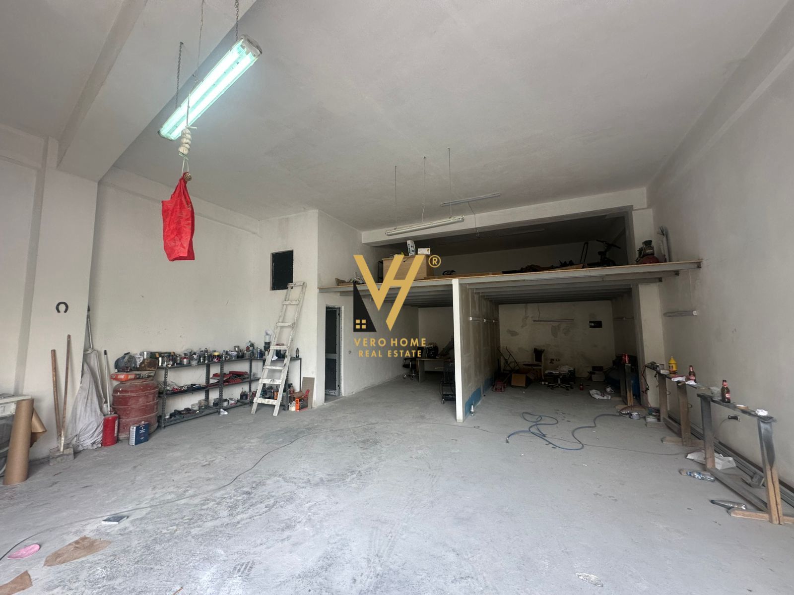 MAGAZINE 100M2 TE KODRA E DIELLIT 600 EURO