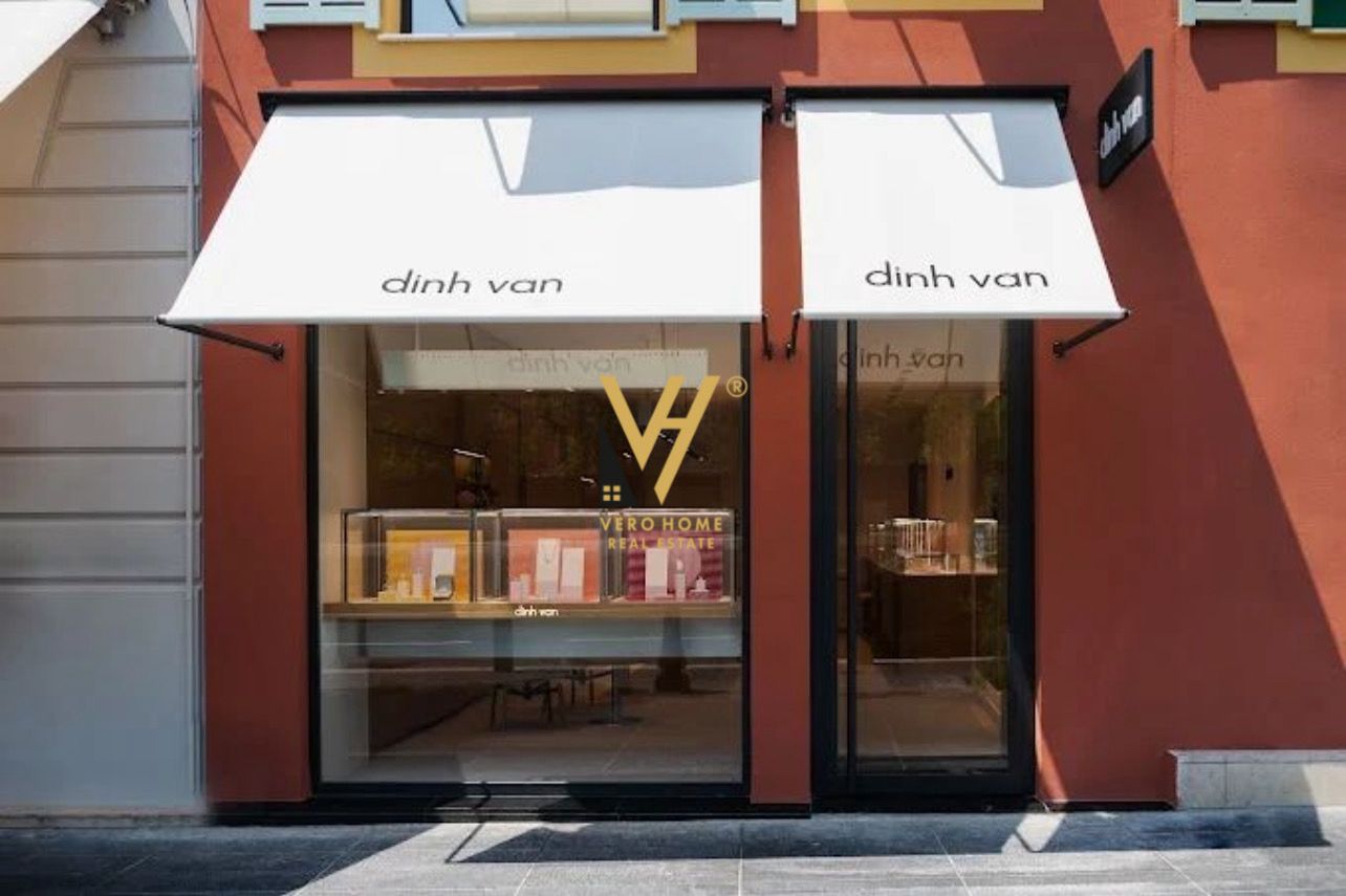 AMBIENT 90 M2 ME QERA TE KOMUNA PARISIT 1.000 EURO