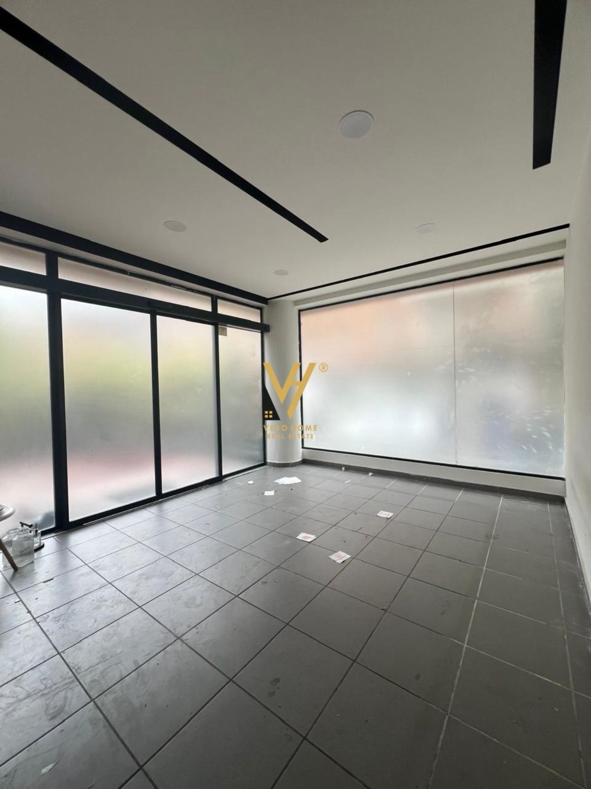 AMBIENT 700 M2 ME QERA STADIUMI DINAMO 5.000 EURO