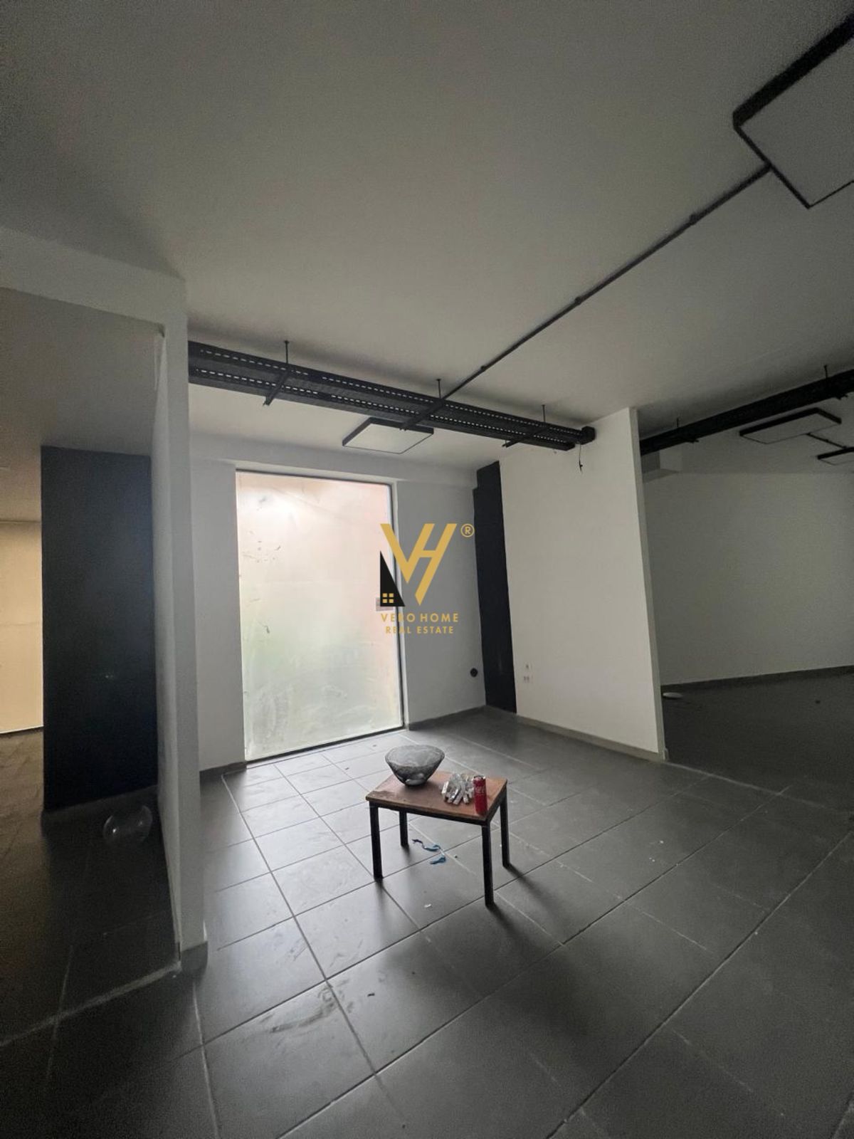 AMBIENT 700 M2 ME QERA STADIUMI DINAMO 5.000 EURO