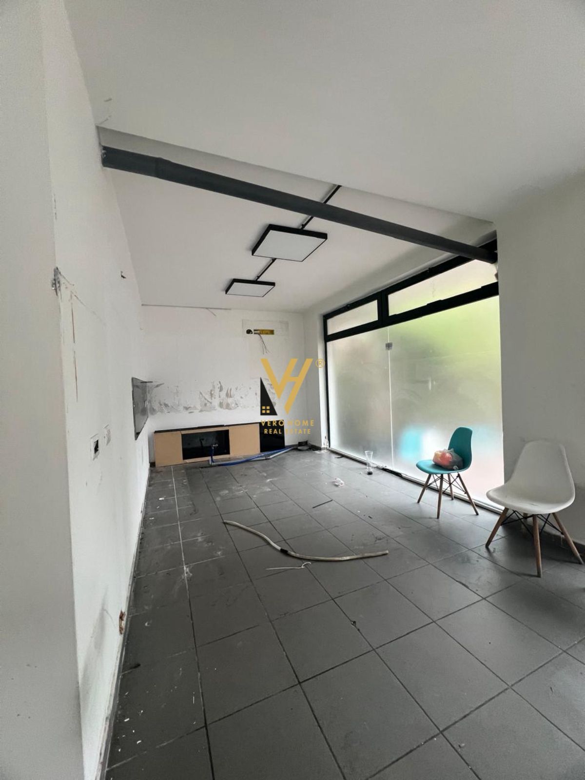 AMBIENT 700 M2 ME QERA STADIUMI DINAMO 5.000 EURO