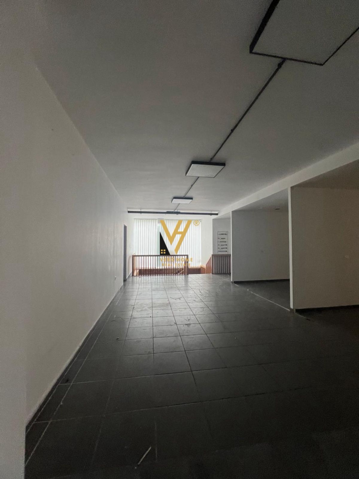 AMBIENT 700 M2 ME QERA STADIUMI DINAMO 5.000 EURO