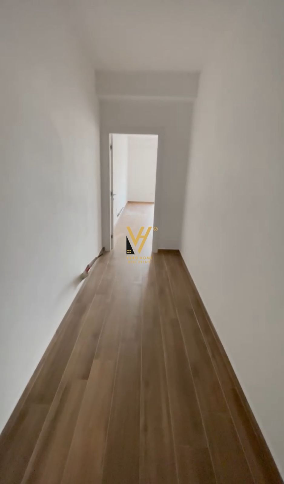 ZYRE 110M2 ME QERA TE KOMPLEKSI ARLIS 550 EURO