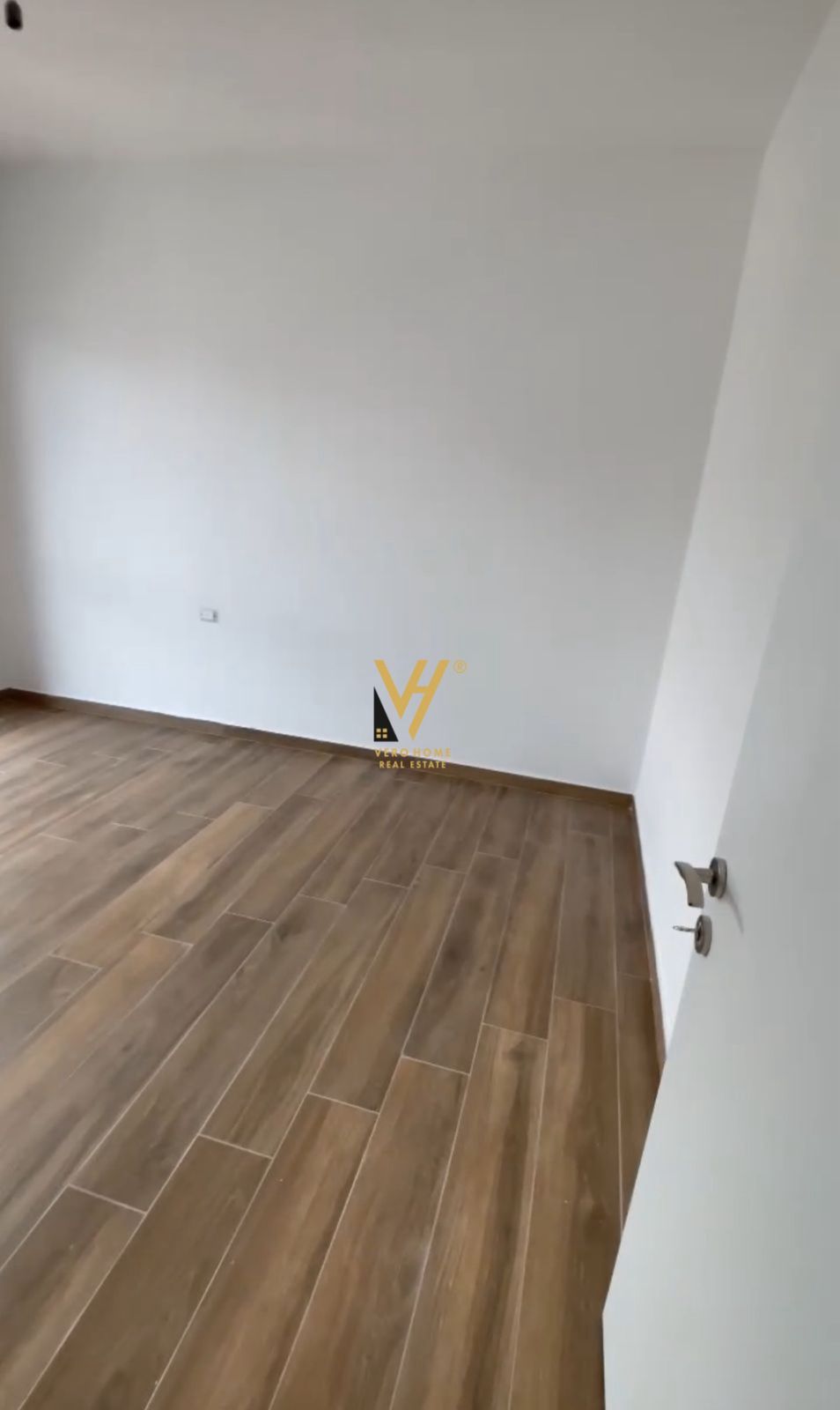 ZYRE 110M2 ME QERA TE KOMPLEKSI ARLIS 550 EURO