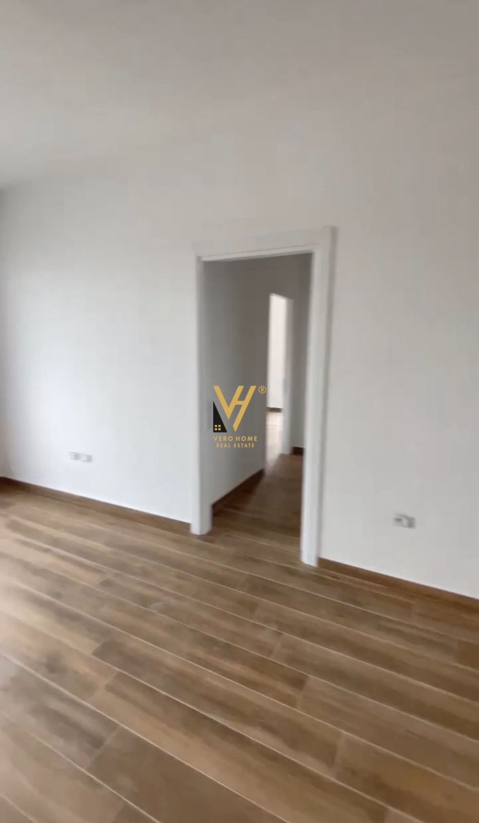 ZYRE 110M2 ME QERA TE KOMPLEKSI ARLIS 550 EURO