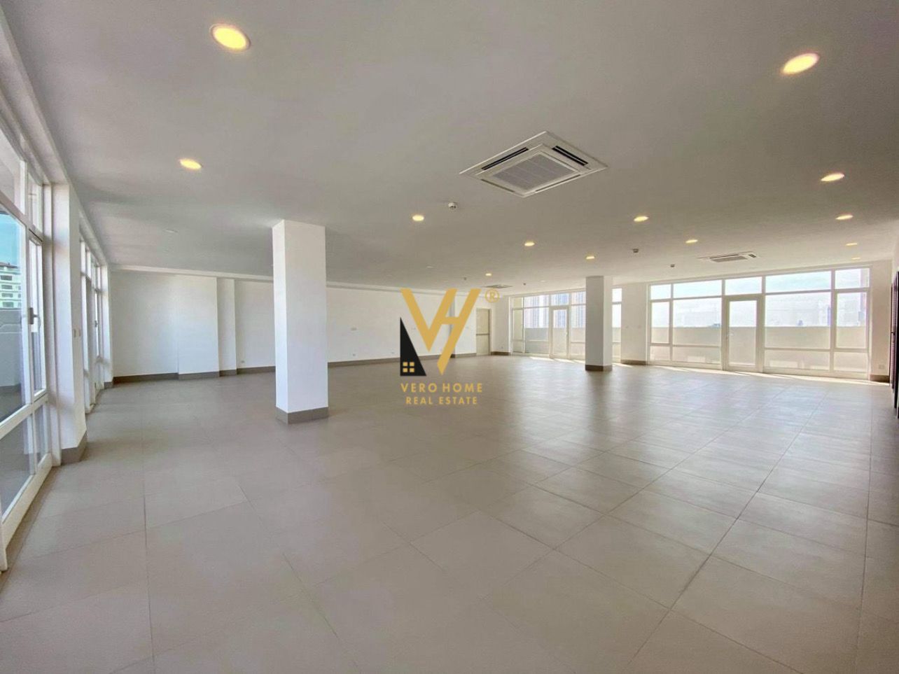 ZYRE 113M2 NE MYSLYM SHYR 678.000 EURO