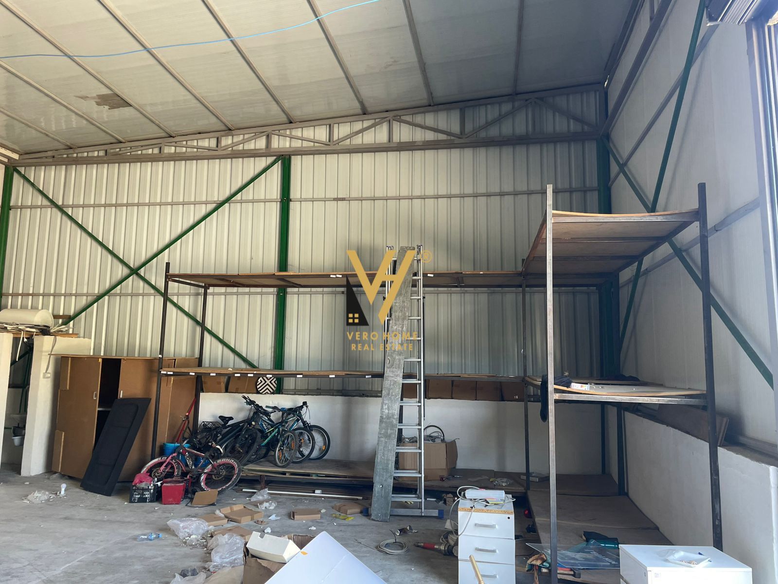 MAGAZINE 200 M2 ME QERA NE PRUSH 100.000 LEKE