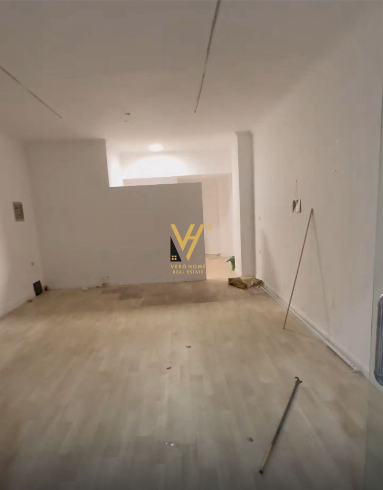 DYQAN 38 M2 ME QERA TE RRUGA ZEF JUBANI 40.000 LEK