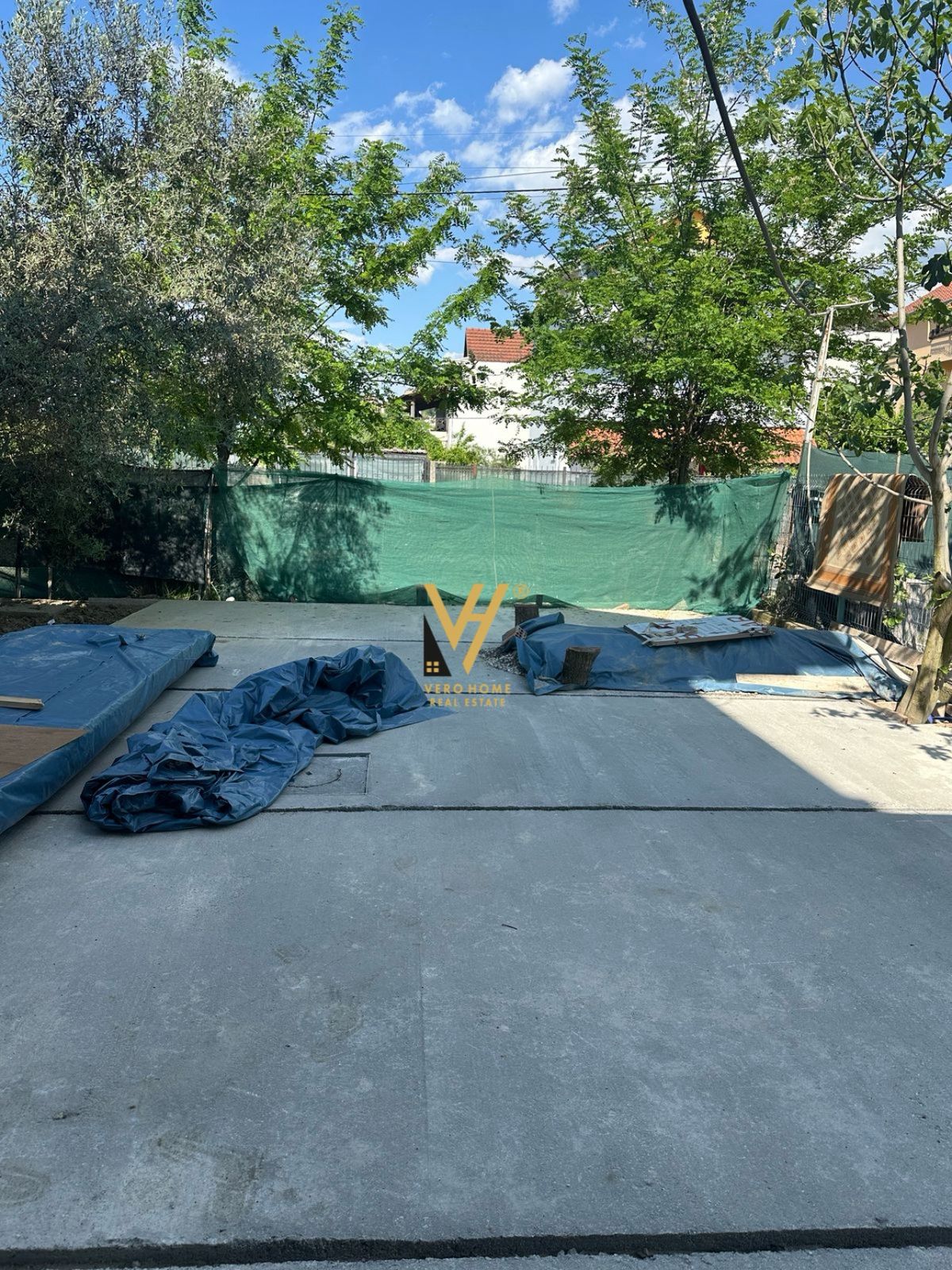 MAGAZINE 250M2 ME QERA NE VAQARR 60.000 LEKE