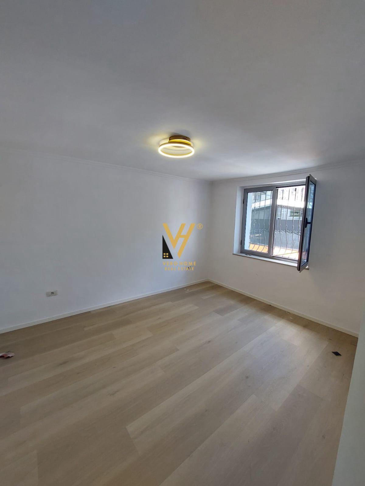 ZYRE 75 M2 TE RRUGA E KAVAJES 190.000 EURO