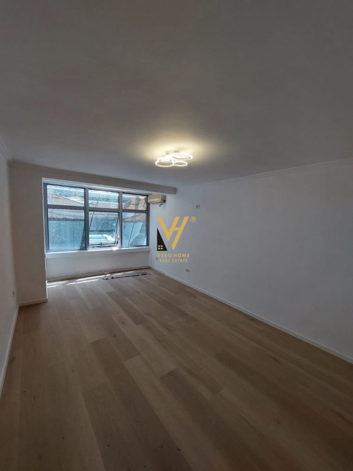 ZYRE 75 M2 TE RRUGA E KAVAJES 190.000 EURO