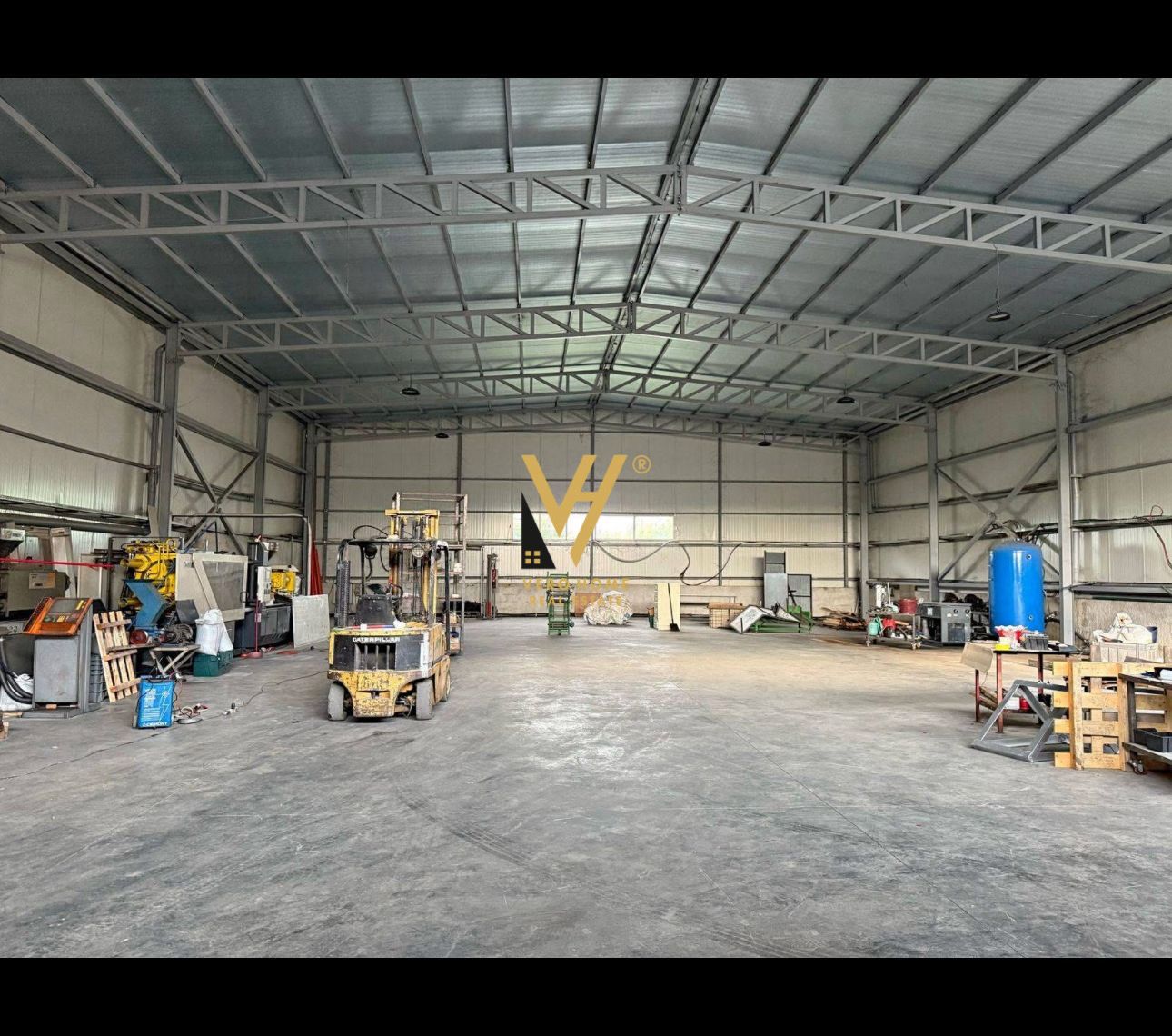 MAGAZINE 600M2 ME QERA NE KAMEZ 2.500 EURO