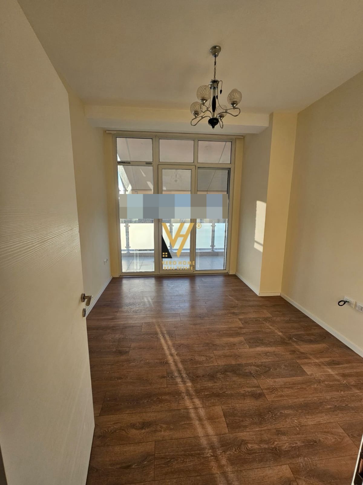 ZYRE 166 M2 ME QERA TE KIKA 2 1.300 EURO