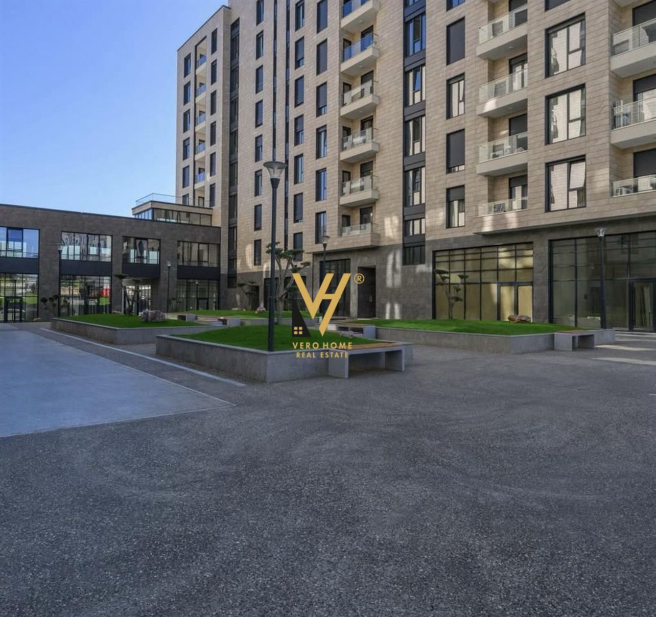 AMBIENT 142M2 NE PORCELAN 450.000 EURO