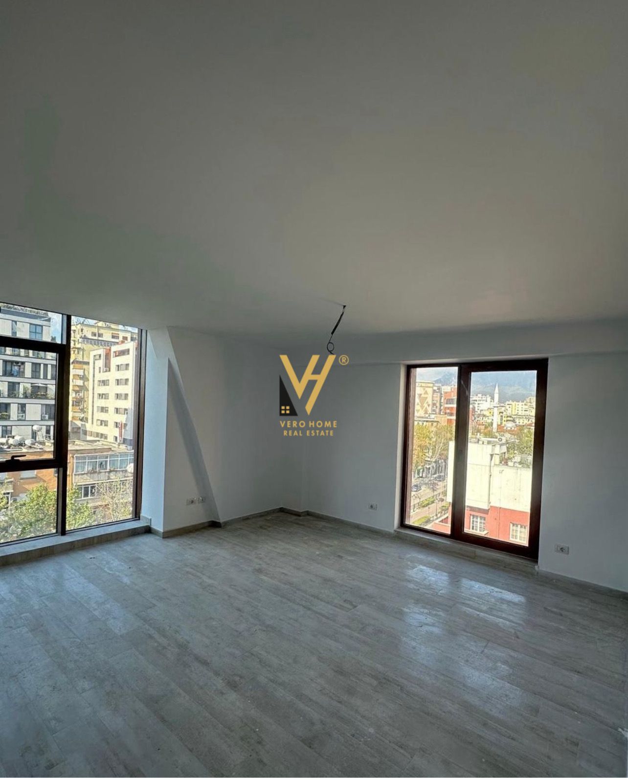 ZYRE 156 M2 ME QERA TE RRUGA E KAVAJES 2.500 EURO