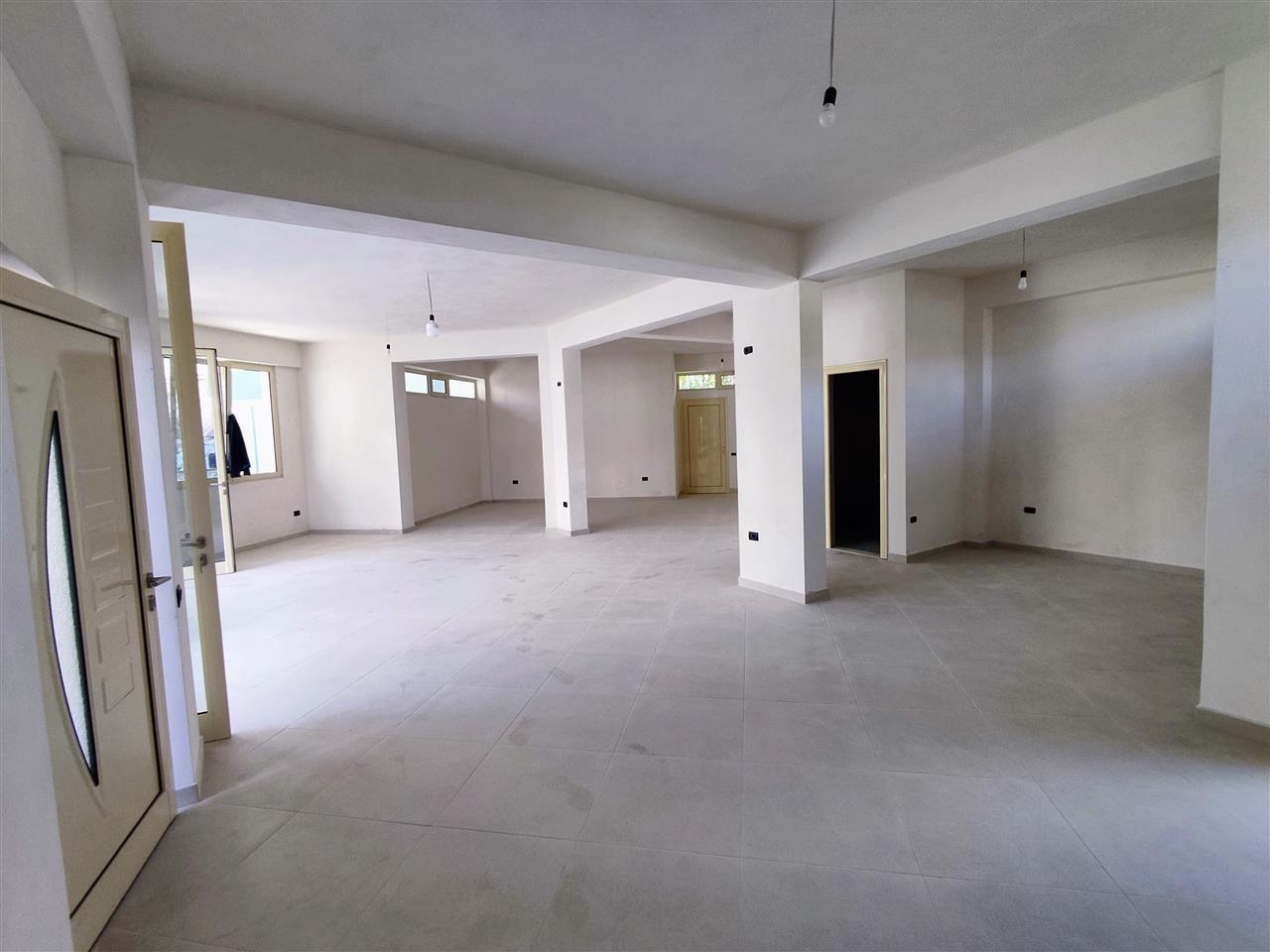 Tirane, jepet me qera ambjent magazinimi