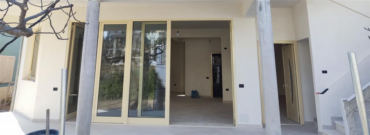 Tirane, jepet me qera ambjent magazinimi