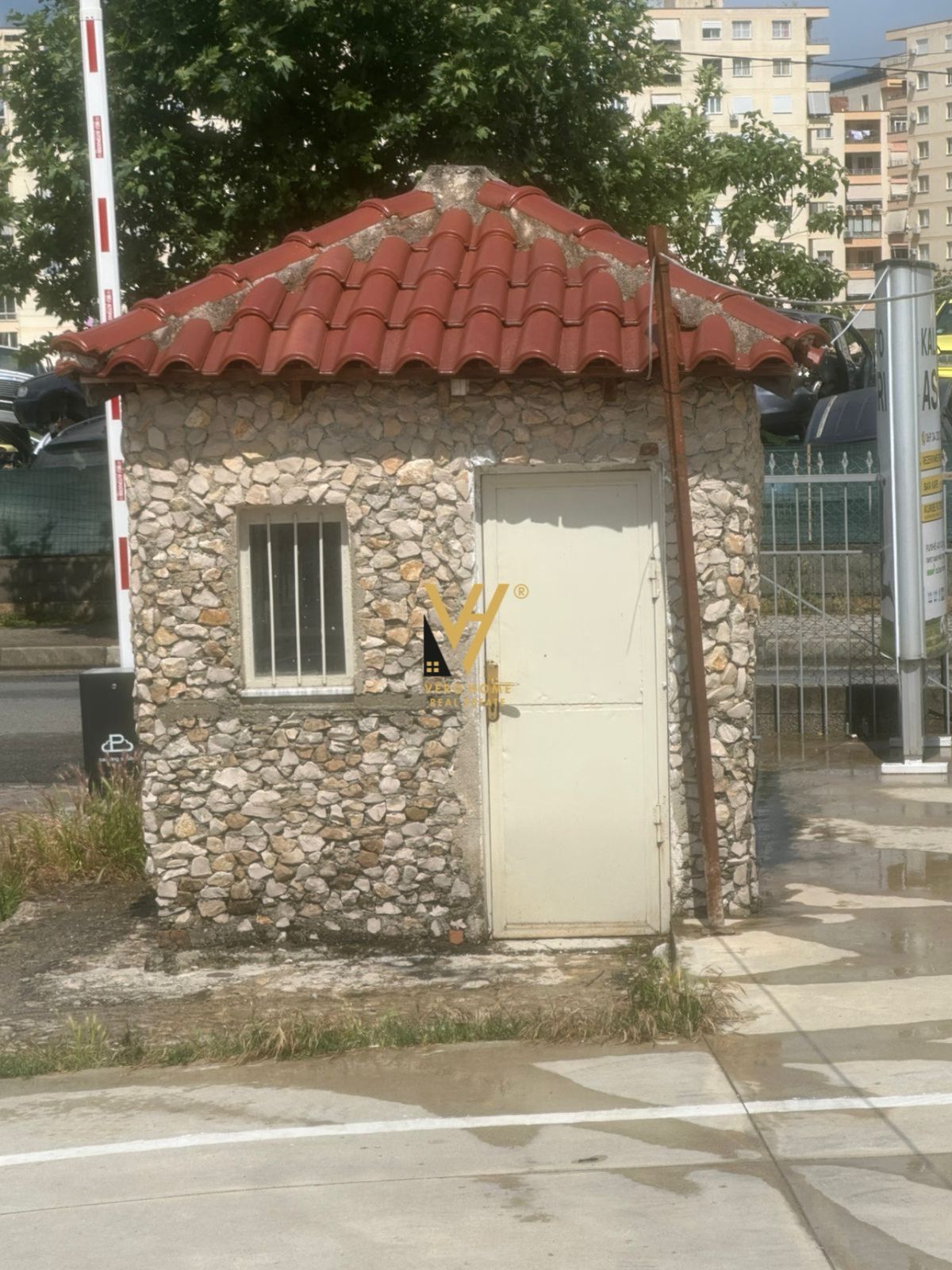 BAR KAFE ME QERA NE YZBERISHT 1.500 EURO