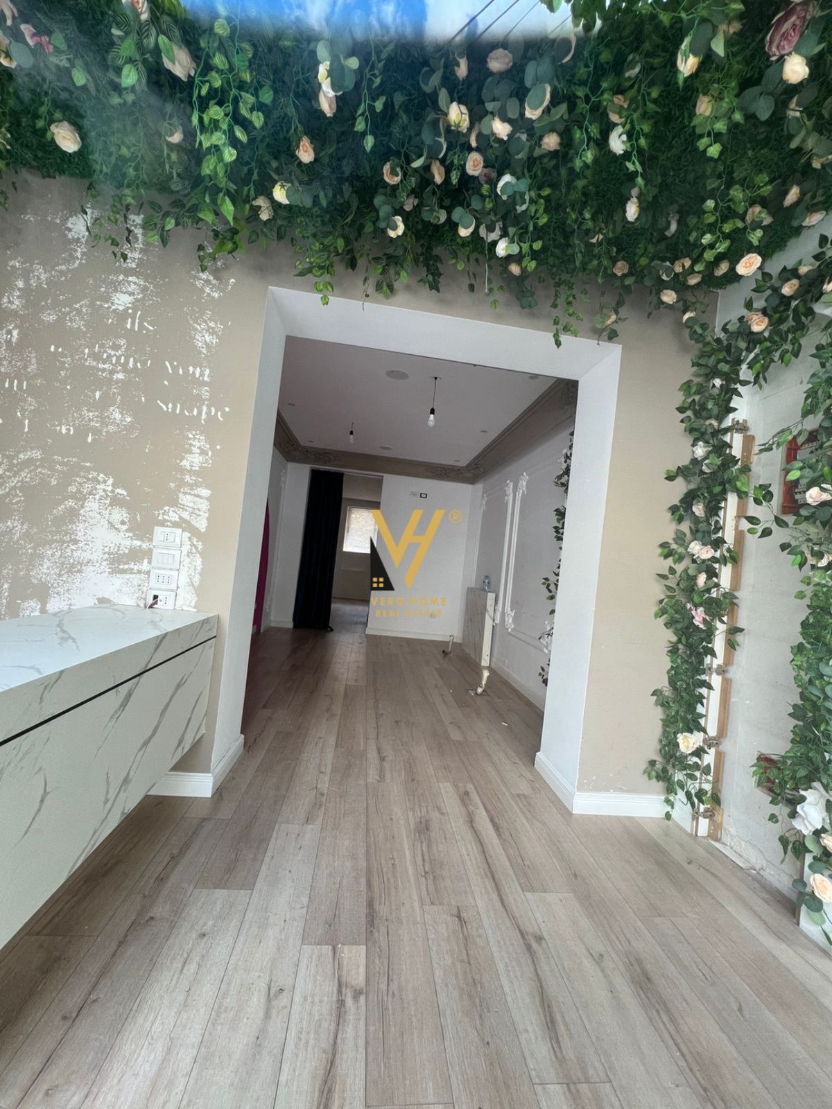 DYQAN 50 M2 TE SHKOLLA PETRO NINI LUARASI 200.000