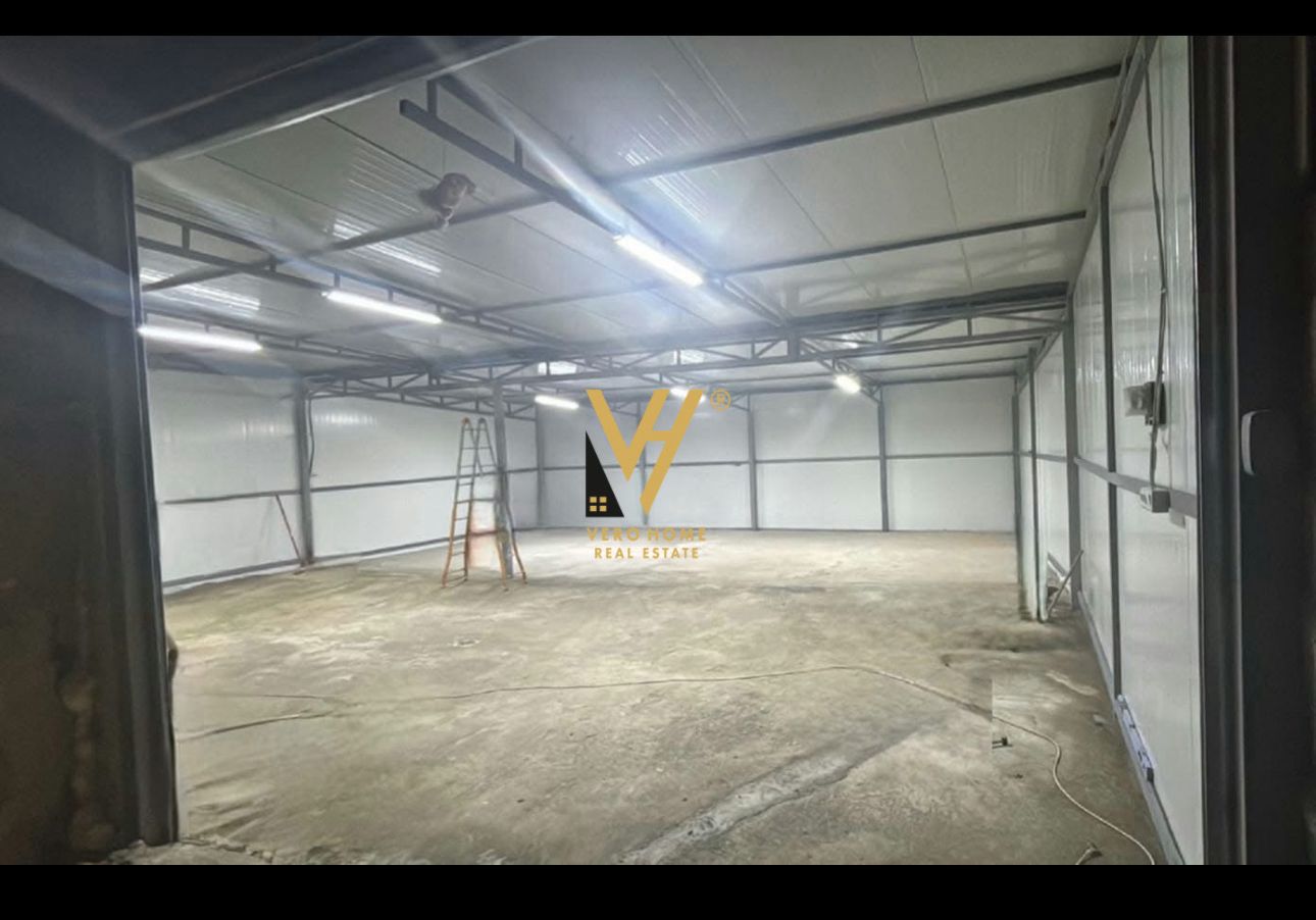 MAGAZINE 160M2 ME QERA NE SAUK 800 EURO