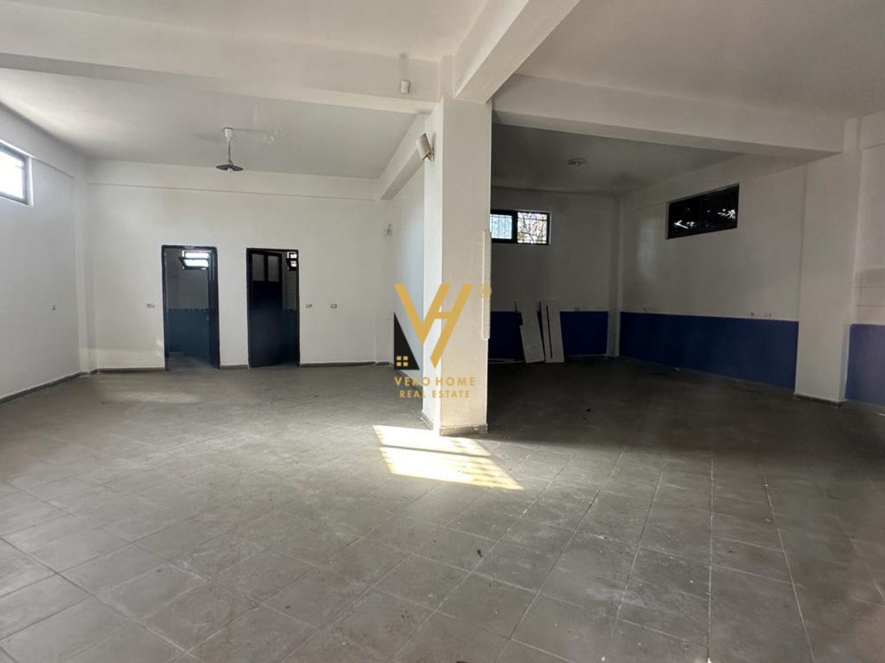 AMBIENT BIZNESI 220M2 ME QERA NE LAPRAKE 700 EURO