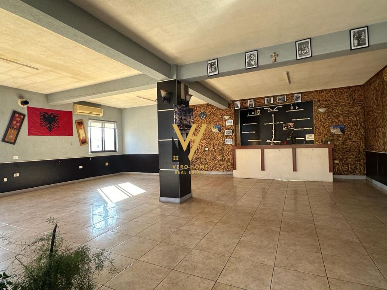 AMBIENT BIZNESI 220M2 ME QERA NE LAPRAKE 700 EURO