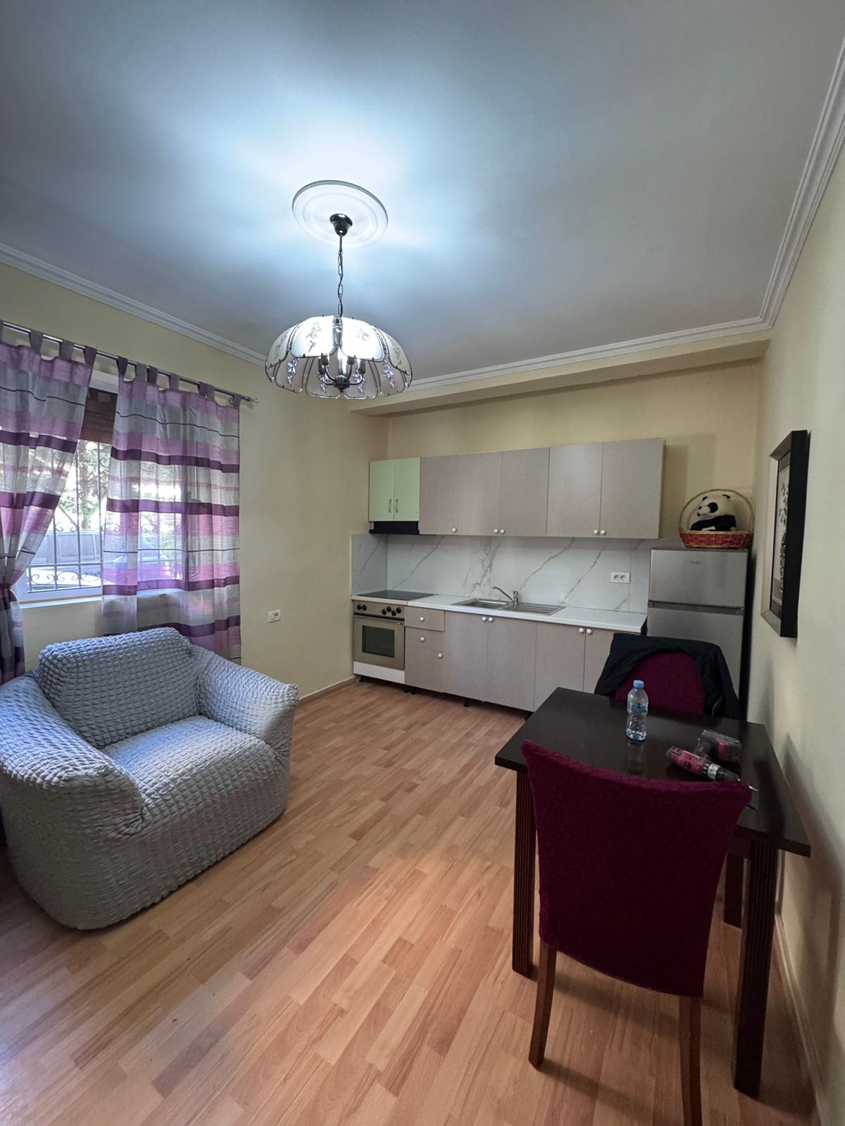 Jepet me qera Apartamenti 1+1, 21 Dhjetori