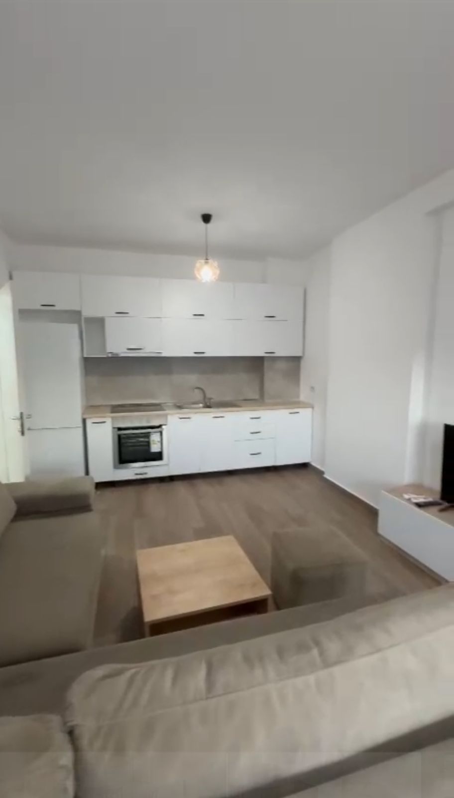 Jepet me qera Apartamenti 1+1 , Astir prane viles