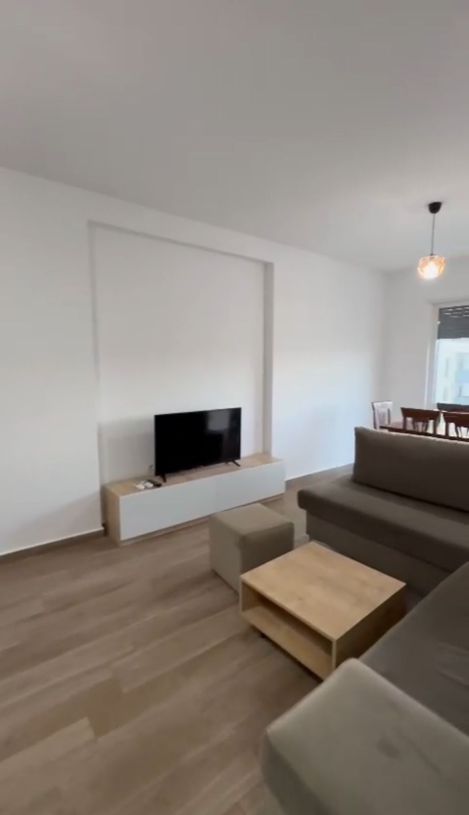 Jepet me qera Apartamenti 1+1 , Astir prane viles