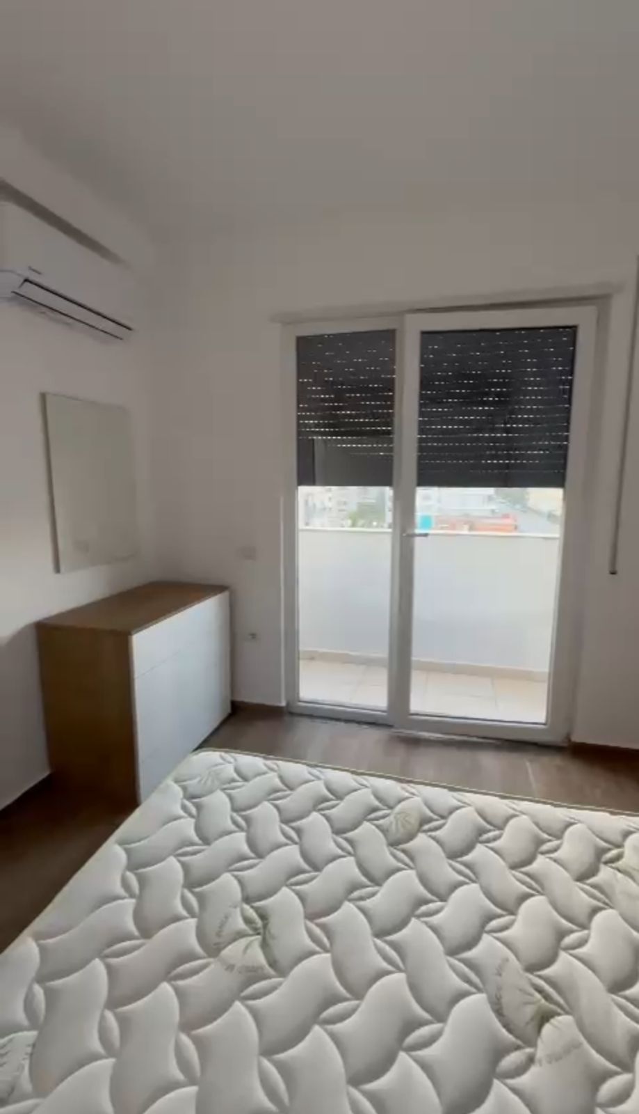 Jepet me qera Apartamenti 1+1 , Astir prane viles