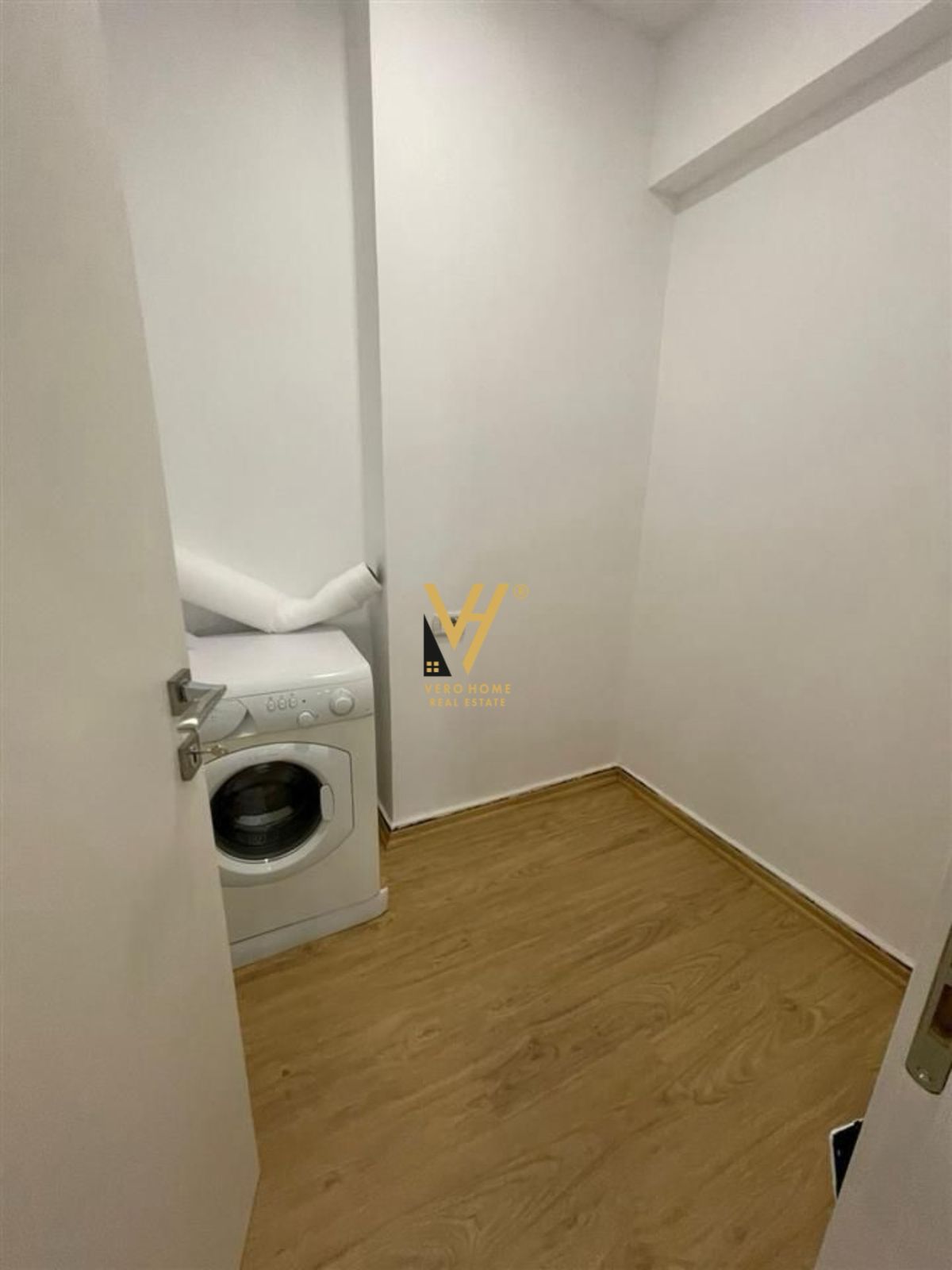 ZYRE 125M2 ME QERA TE IRFAN TOMINI 600 EURO