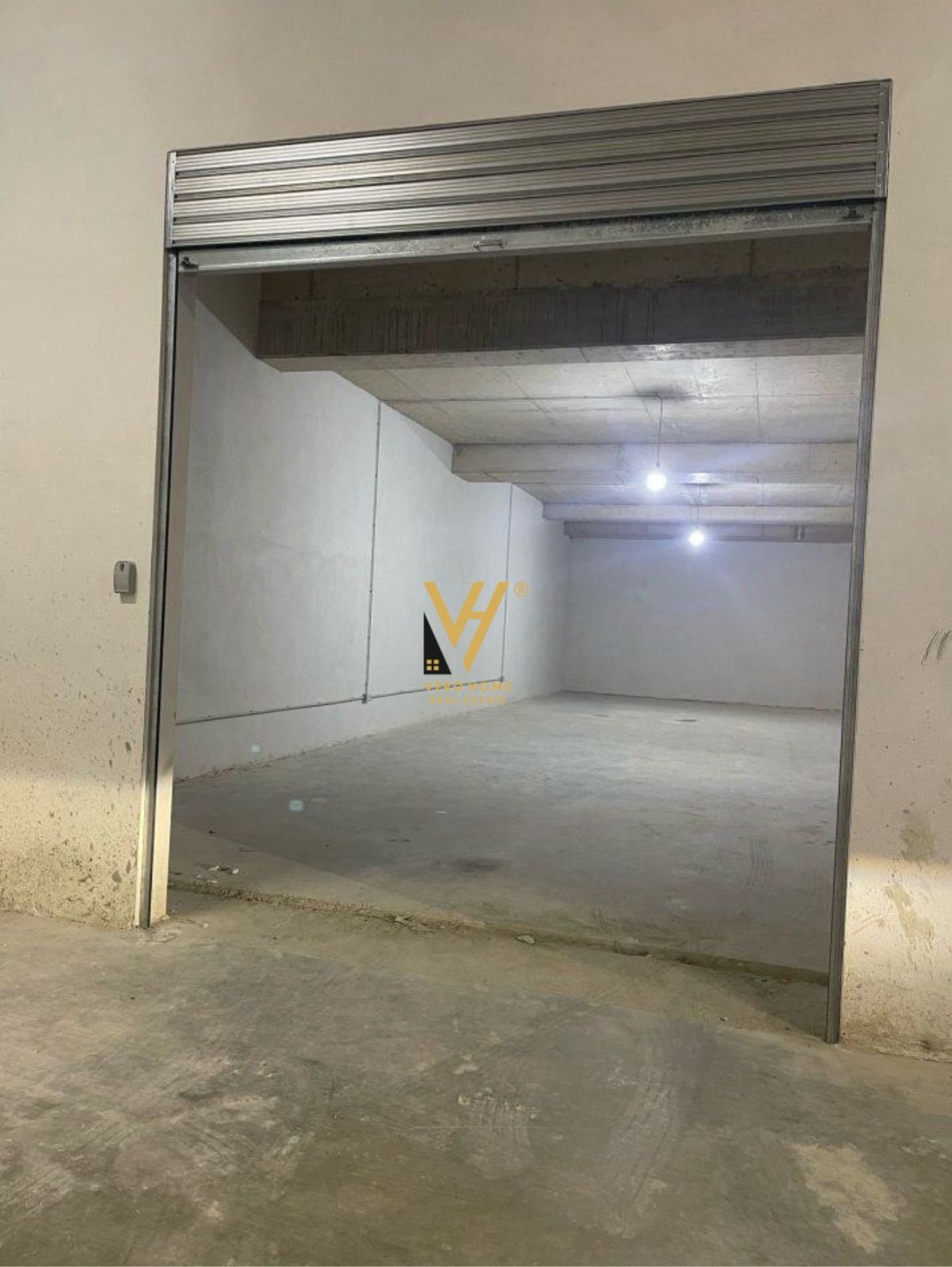 MAGAZINE 170M2 TE ISH STACIONI I TRENIT 1.360 EURO