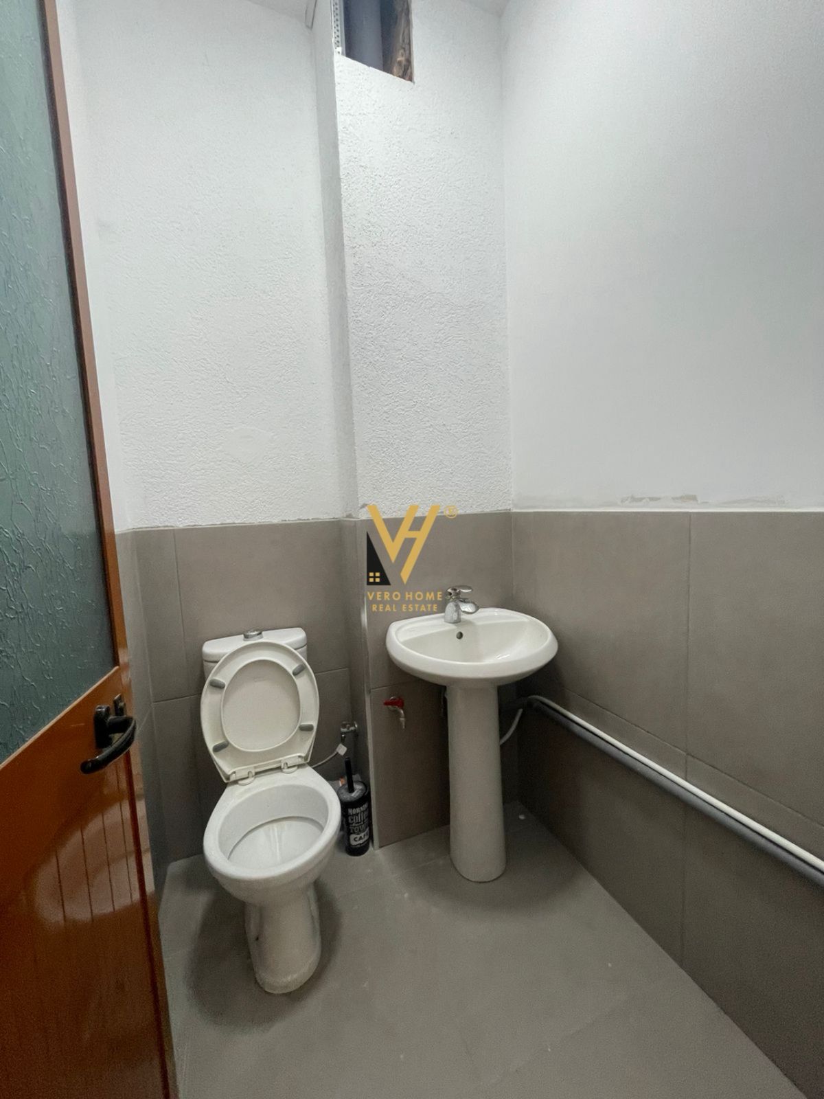 AMBJENT TE RRUGA DRITAN HOXHA 1.200 EURO