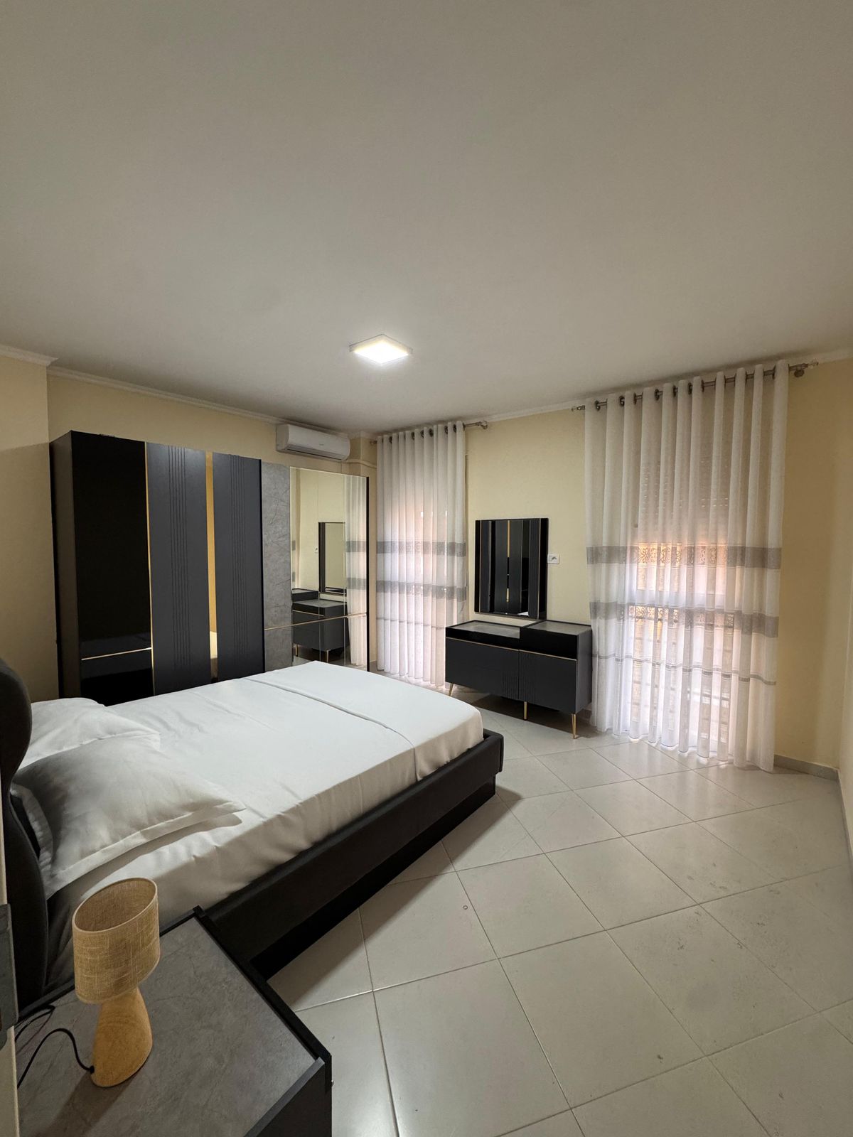 📣 Jepet me Qira Apartament 2+1 prane Qendres