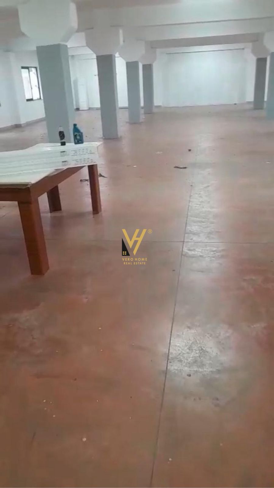 MAGAZINE 500 M2 ME QERA TE KMY,YZBERISHT 1.800 EUR