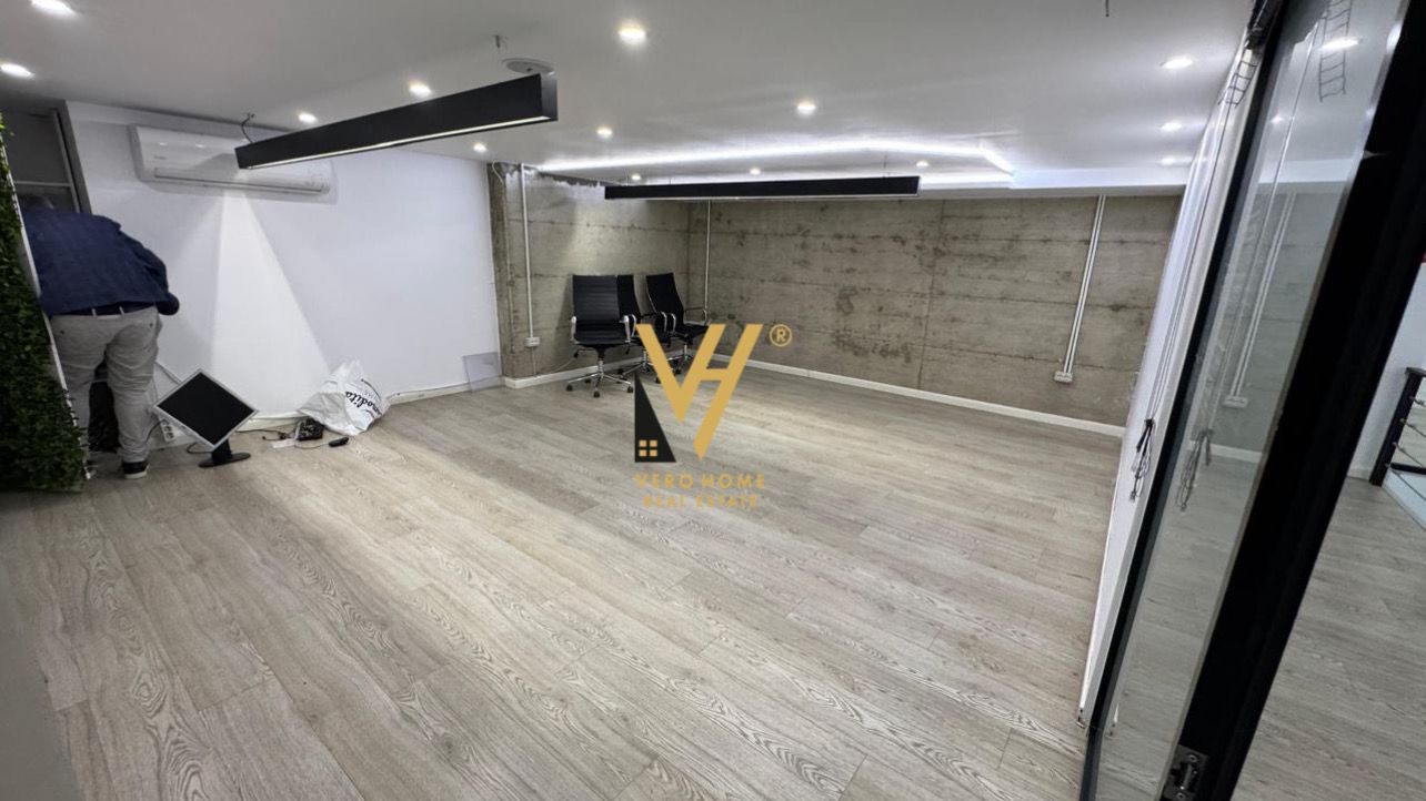 ZYRE 250M2 ME QERA TE TOPTANI 2.700 EURO