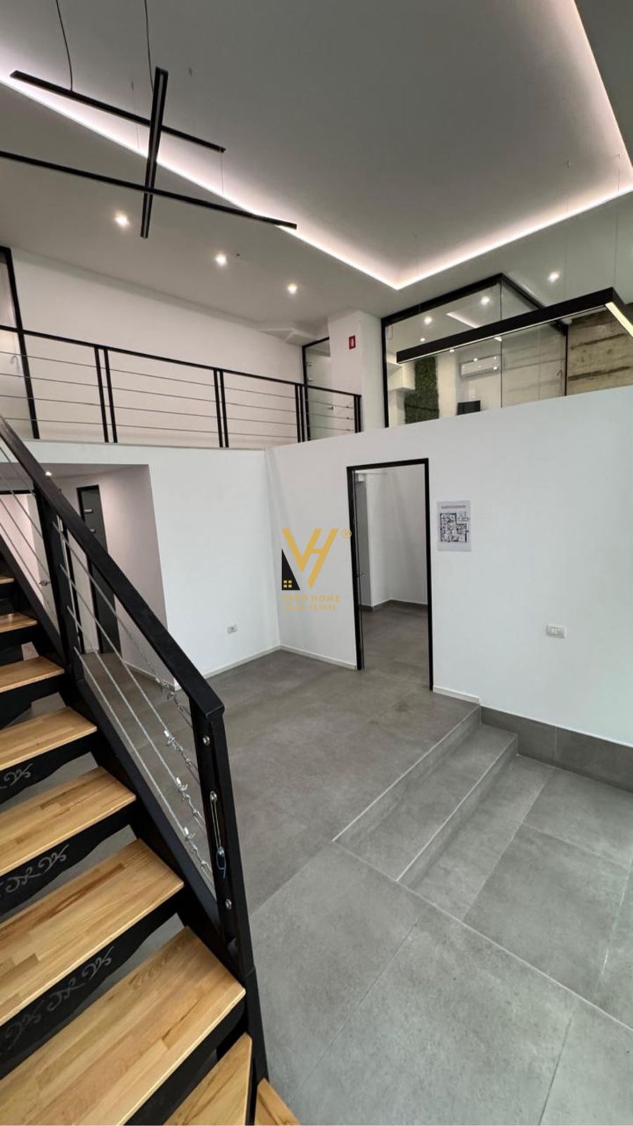 ZYRE 250M2 ME QERA TE TOPTANI 2.700 EURO