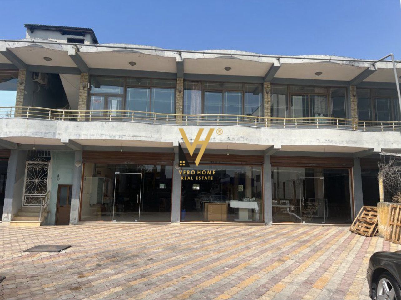 OBJEKT BIZNESI 1.550M2 NE BATHORE 4.500 EURO