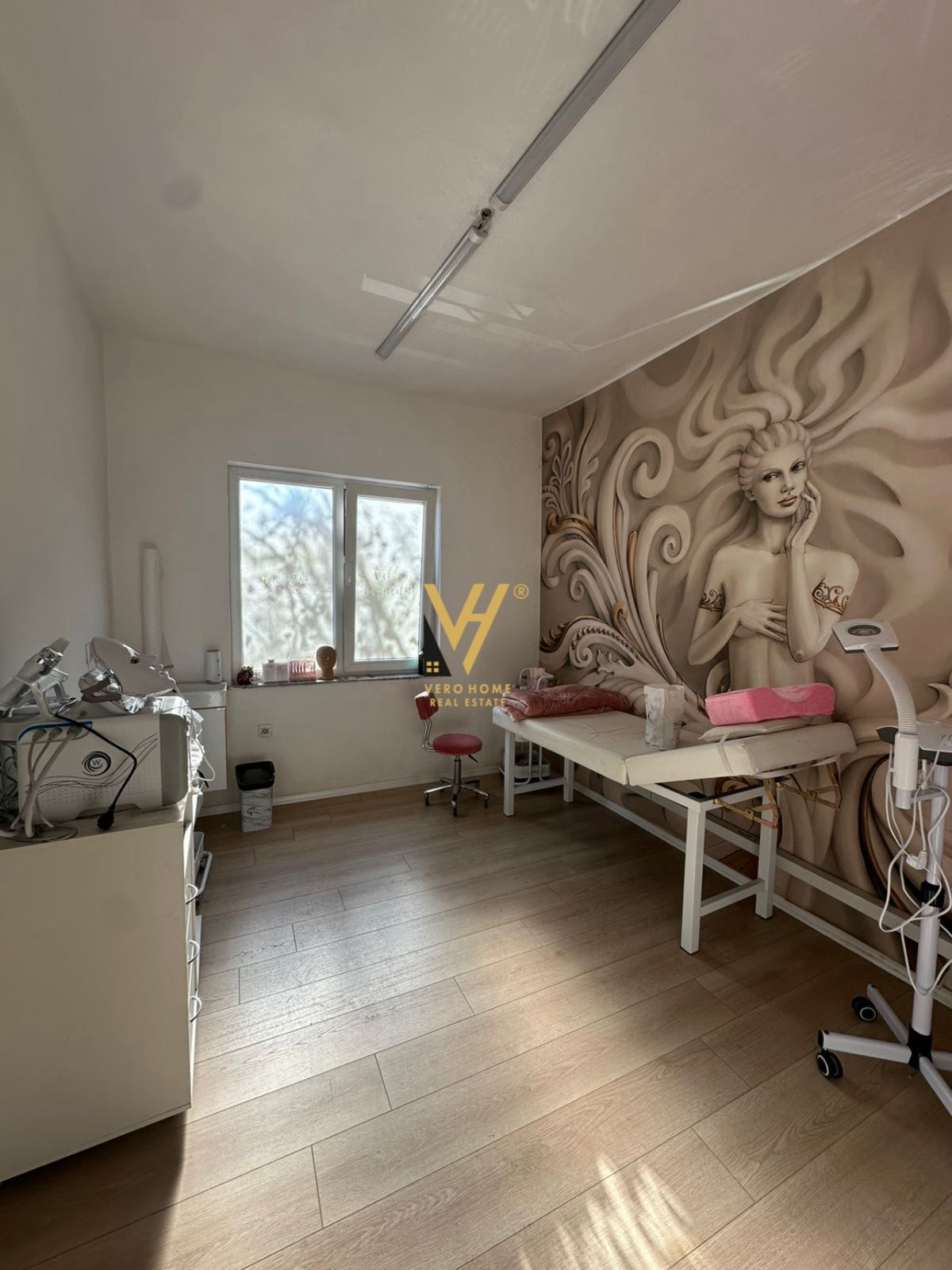 AMBIENT 65 M2 ME QERA TE RRUGA E KAVAJES 600 EURO