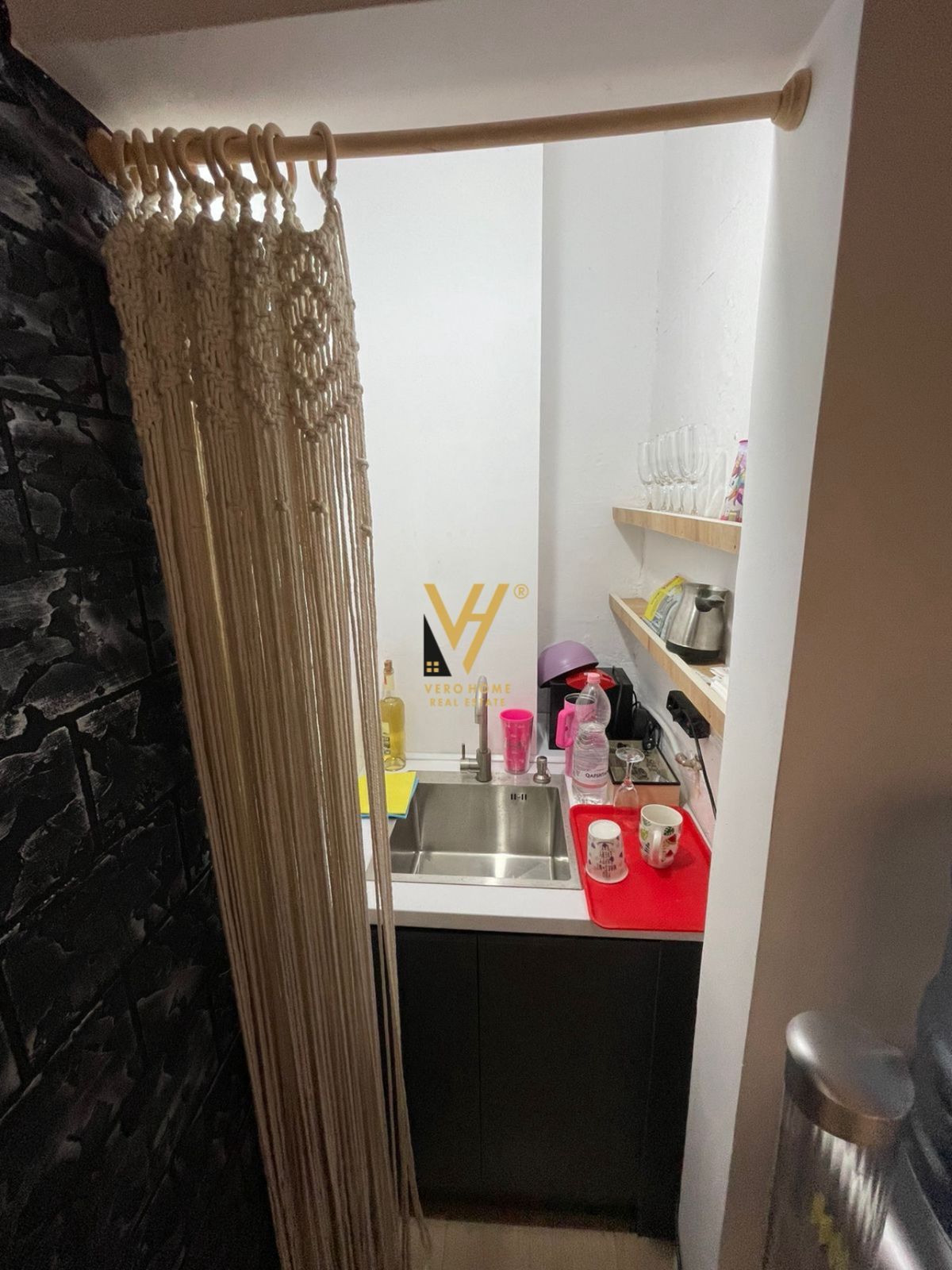 AMBIENT 65 M2 ME QERA TE RRUGA E KAVAJES 600 EURO