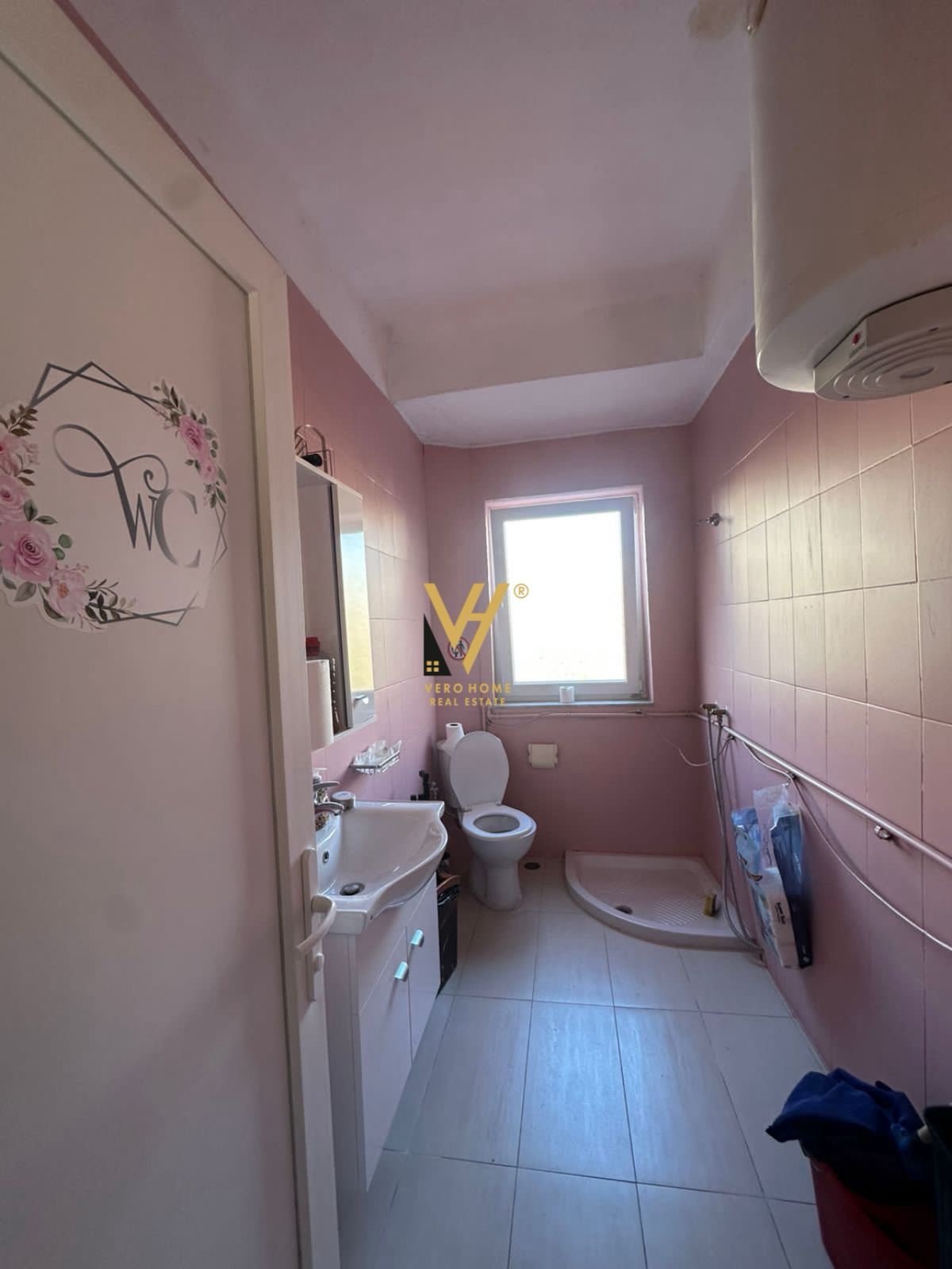 AMBIENT 65 M2 ME QERA TE RRUGA E KAVAJES 600 EURO