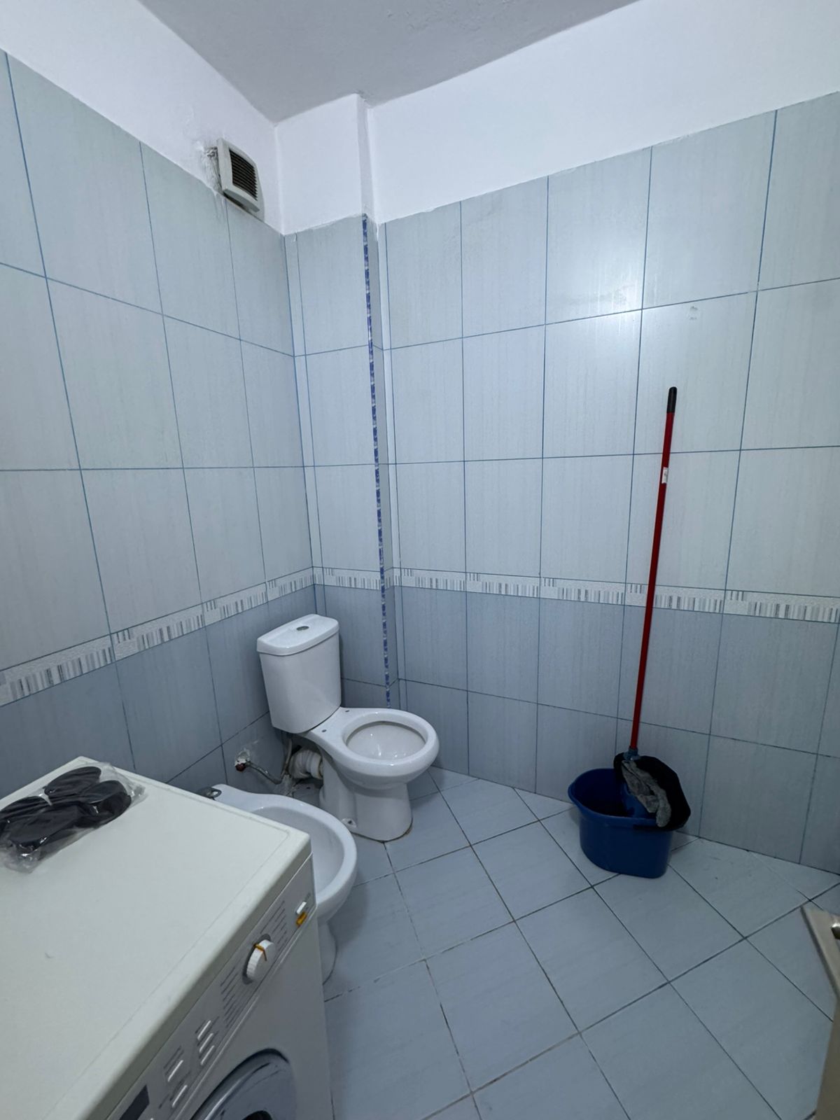 Jepet me qera Apartamenti 1+1 , Astir