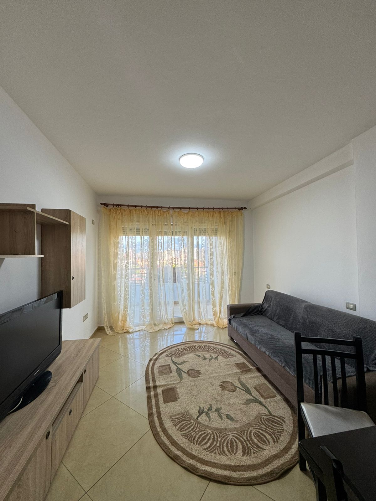 Jepet me qera Apartamenti 1+1 , Astir