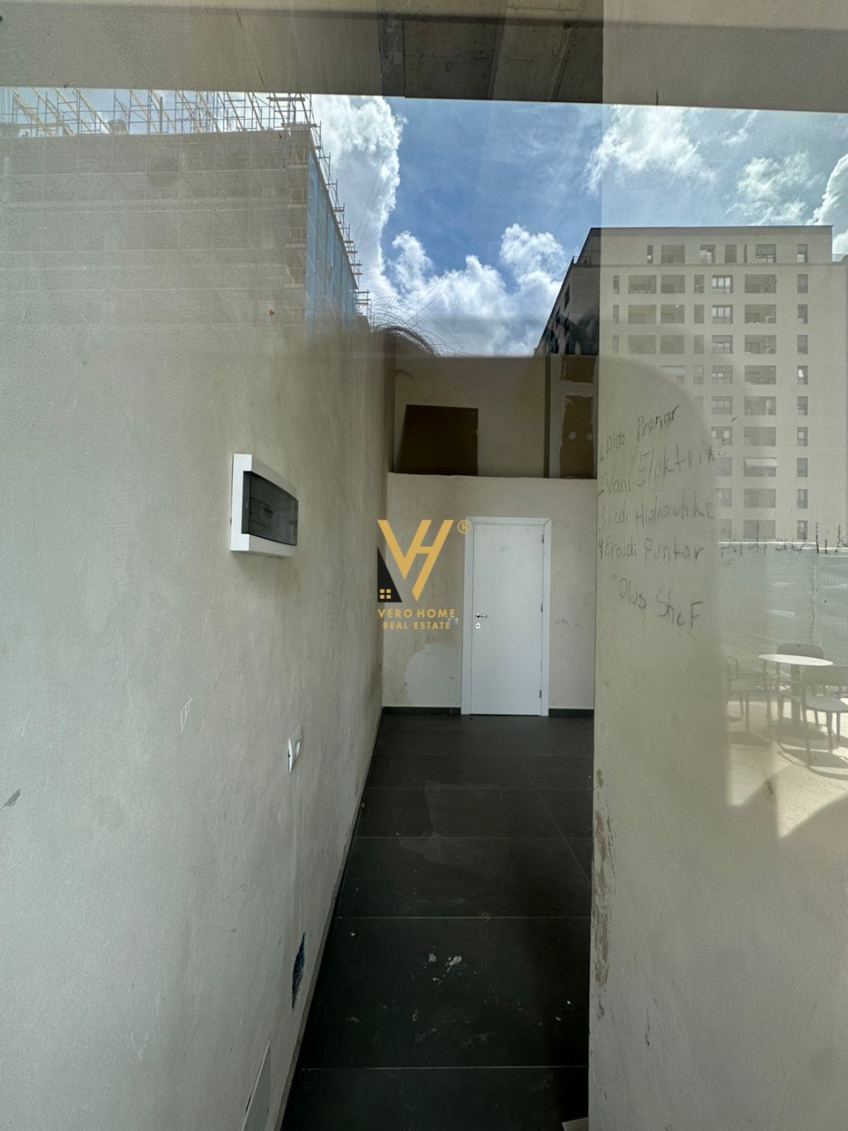 DYQAN TE ISH FUSHA E AVIACIONIT 350 EURO