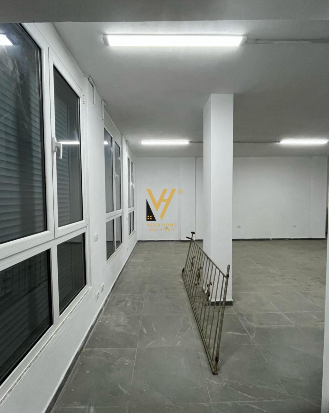 AMBIENT BIZNESI 300M2 ME QERA NE PASKUQAN 800 EURO