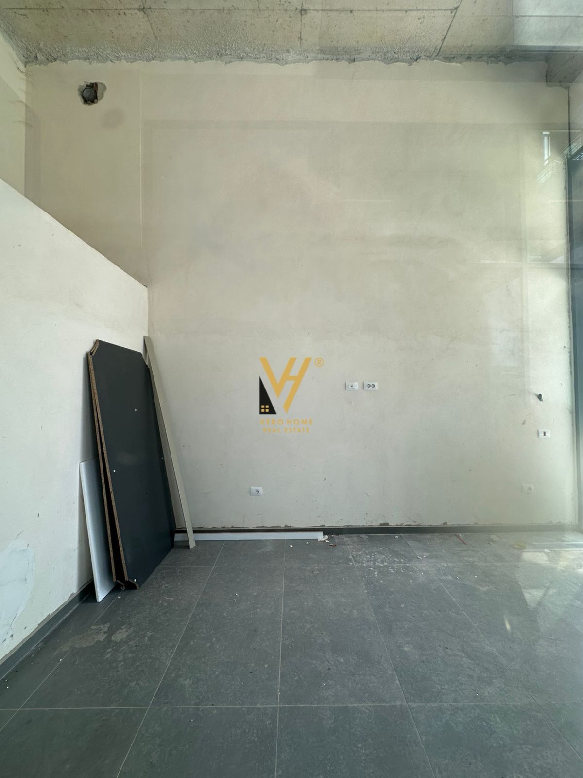 DYQAN 22 M2 TE ISH FUSHA E AVIACIONIT 350 EURO