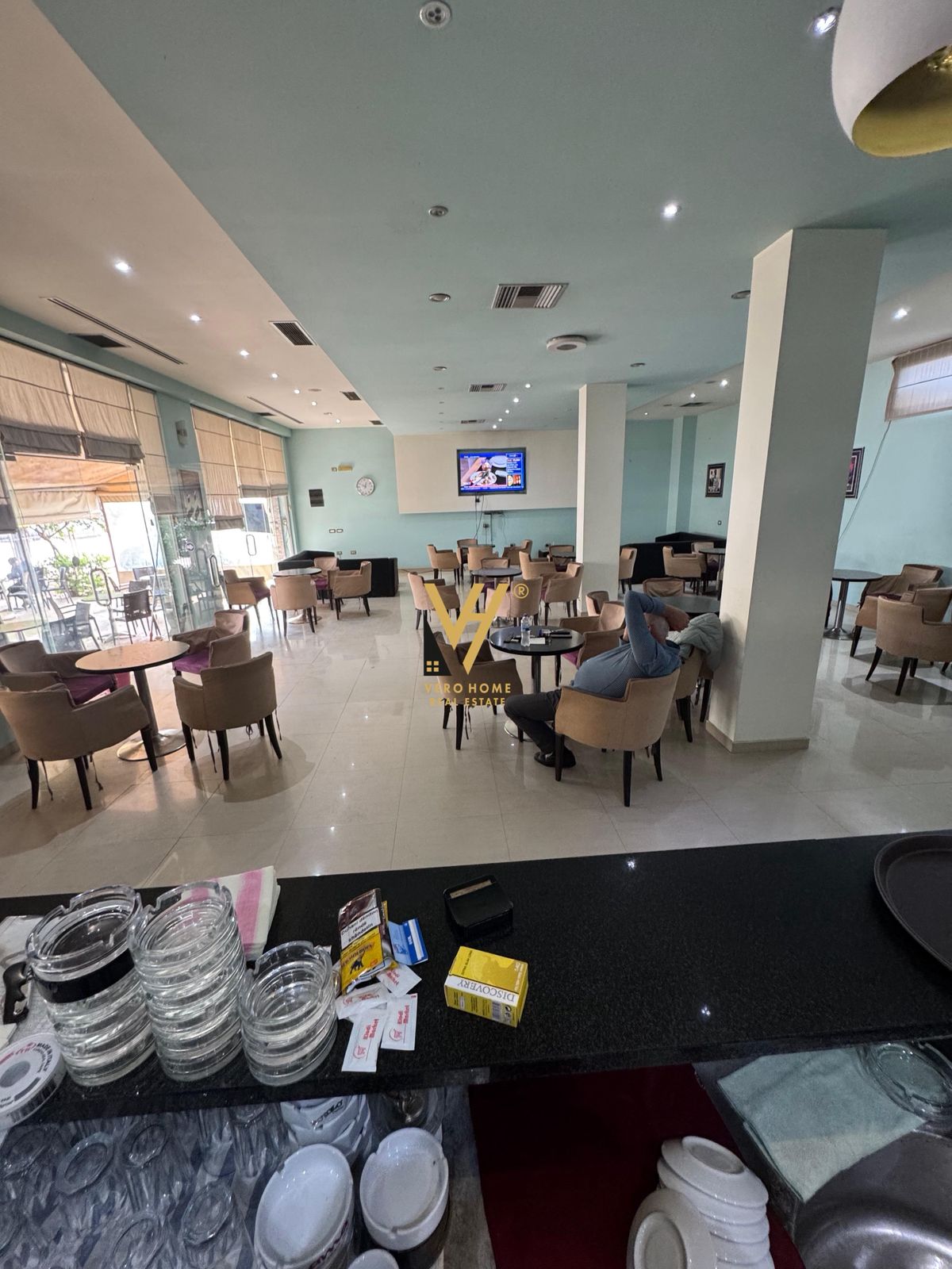 AMBIENT BIZNESI 250M2 ME QERA NE MEZEZE 1.500 EURO